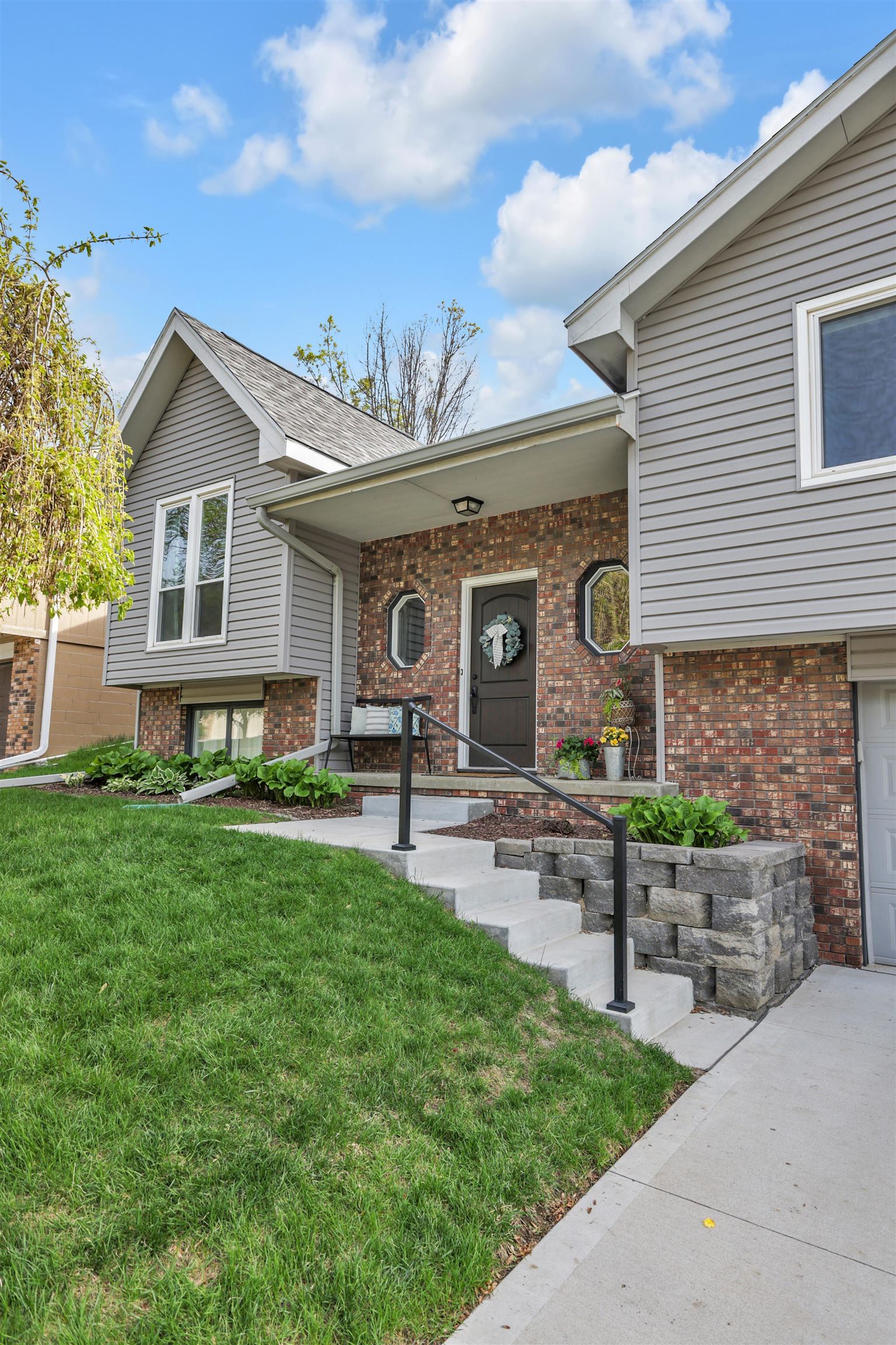 Omaha, Nebraska 68154, United States, 4 Bedrooms Bedrooms, ,2 BathroomsBathrooms,Residential,Pending,126081