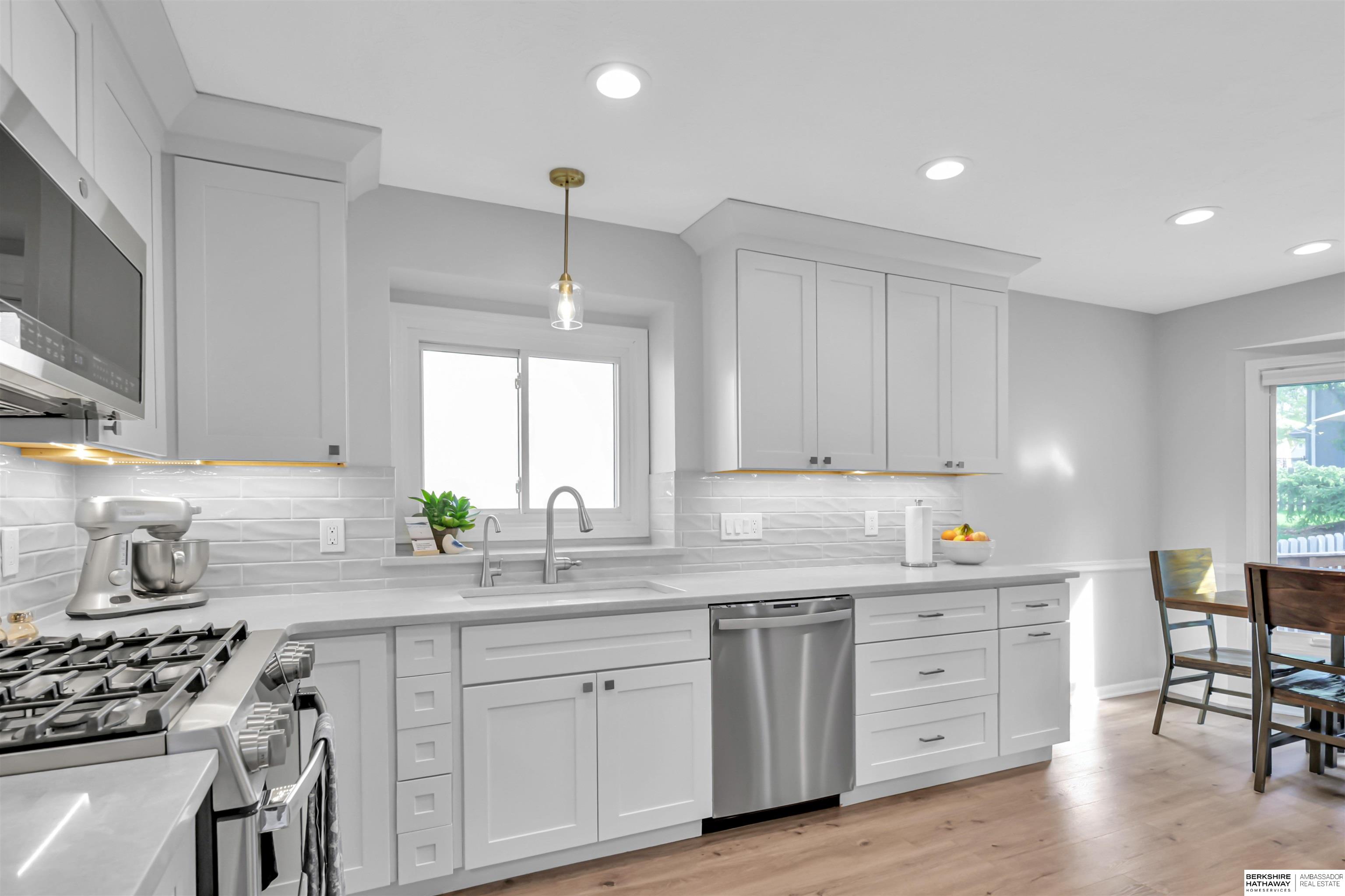 Omaha, Nebraska 68154, United States, 4 Bedrooms Bedrooms, ,2 BathroomsBathrooms,Residential,Pending,126081