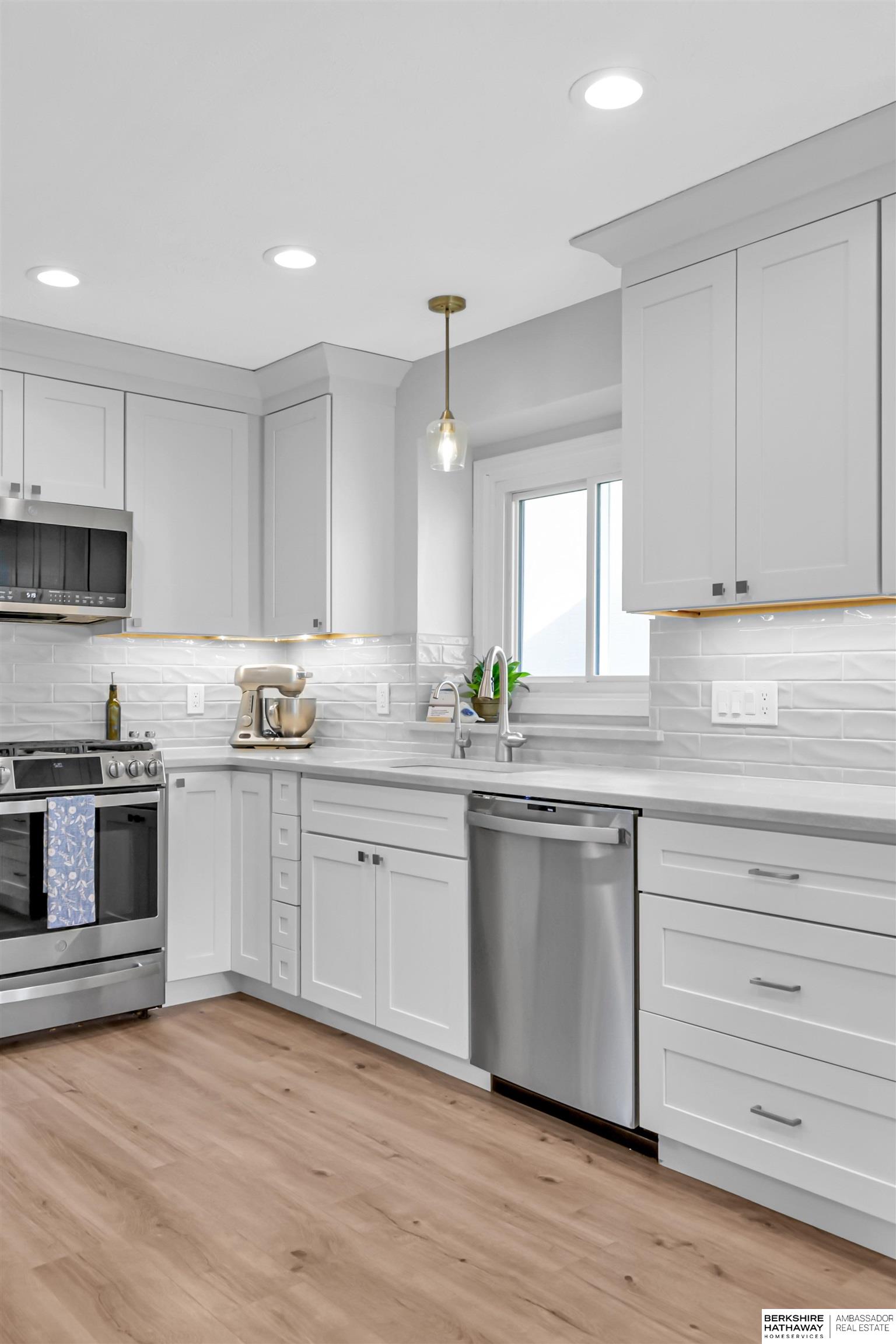 Omaha, Nebraska 68154, United States, 4 Bedrooms Bedrooms, ,2 BathroomsBathrooms,Residential,Pending,126081