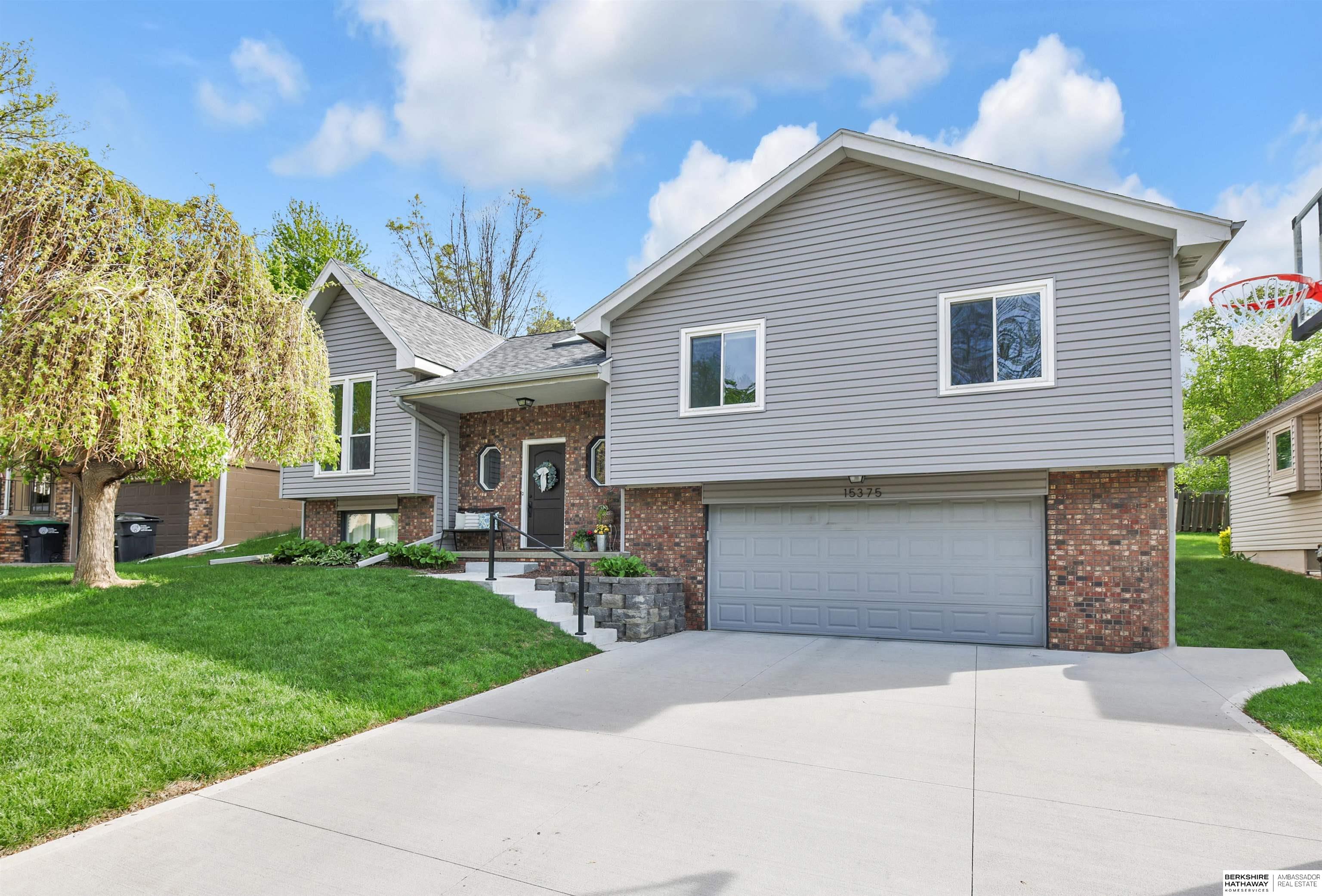 Omaha, Nebraska 68154, United States, 4 Bedrooms Bedrooms, ,2 BathroomsBathrooms,Residential,Pending,126081