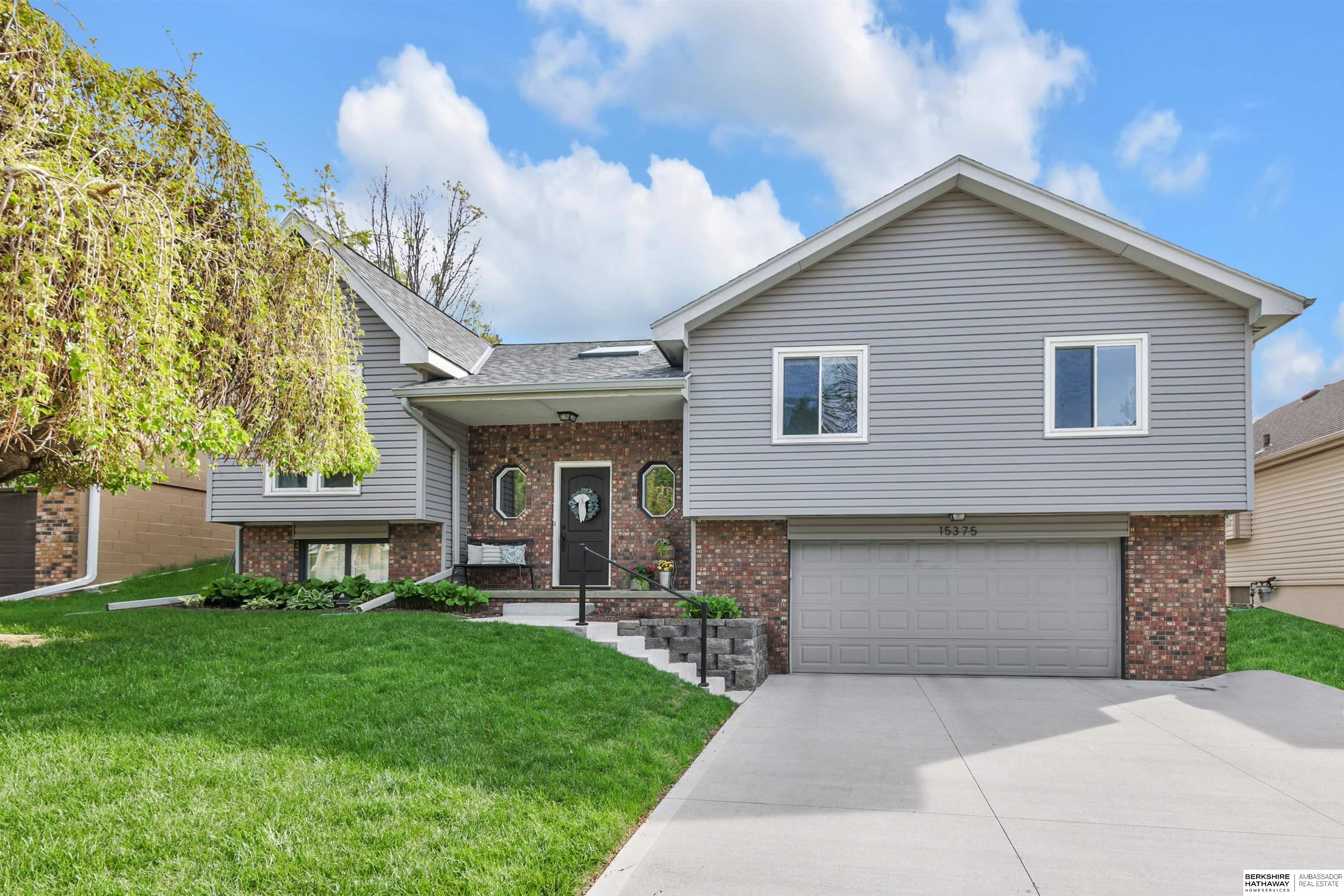 Omaha, Nebraska 68154, United States, 4 Bedrooms Bedrooms, ,2 BathroomsBathrooms,Residential,Pending,126081