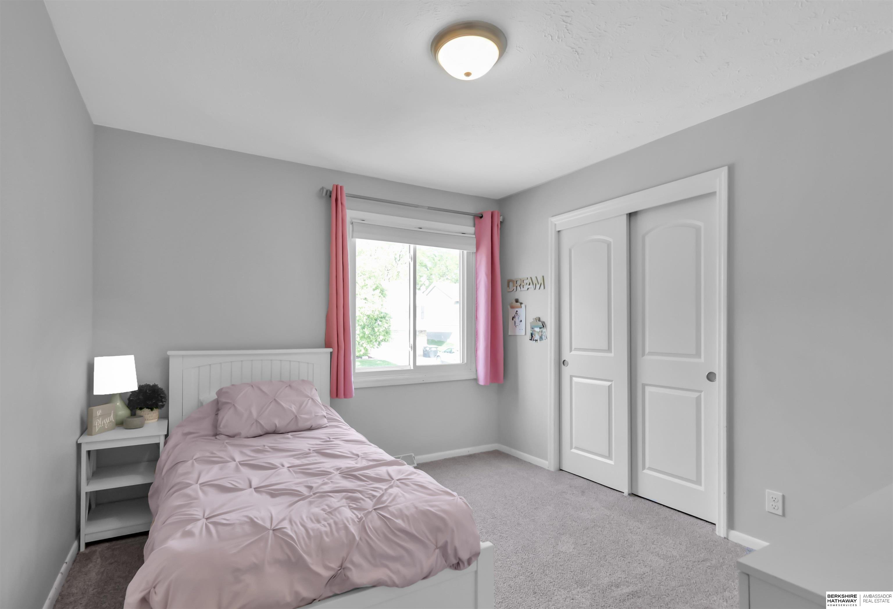 Omaha, Nebraska 68154, United States, 4 Bedrooms Bedrooms, ,2 BathroomsBathrooms,Residential,Pending,126081