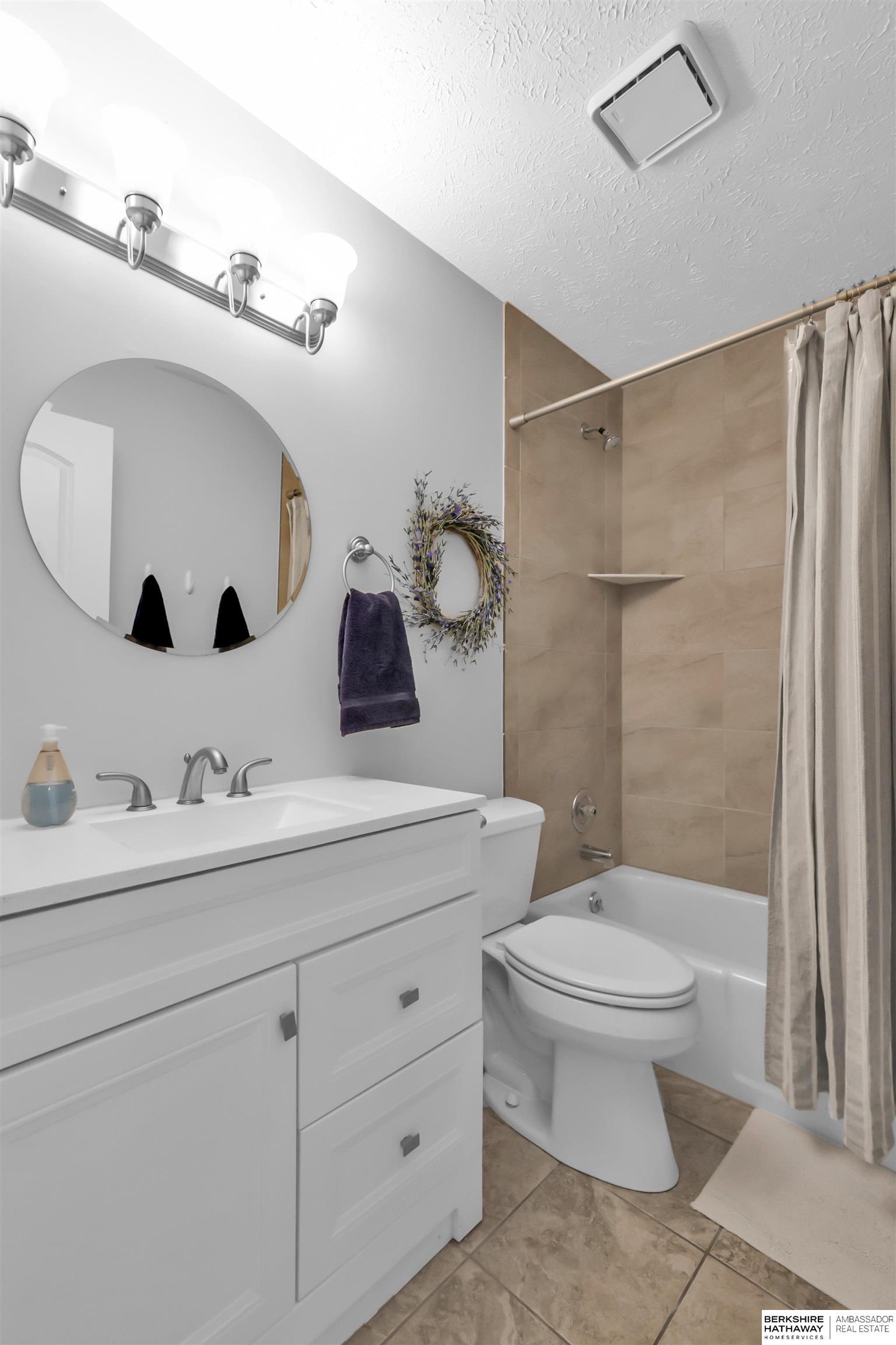 Omaha, Nebraska 68154, United States, 4 Bedrooms Bedrooms, ,2 BathroomsBathrooms,Residential,Pending,126081