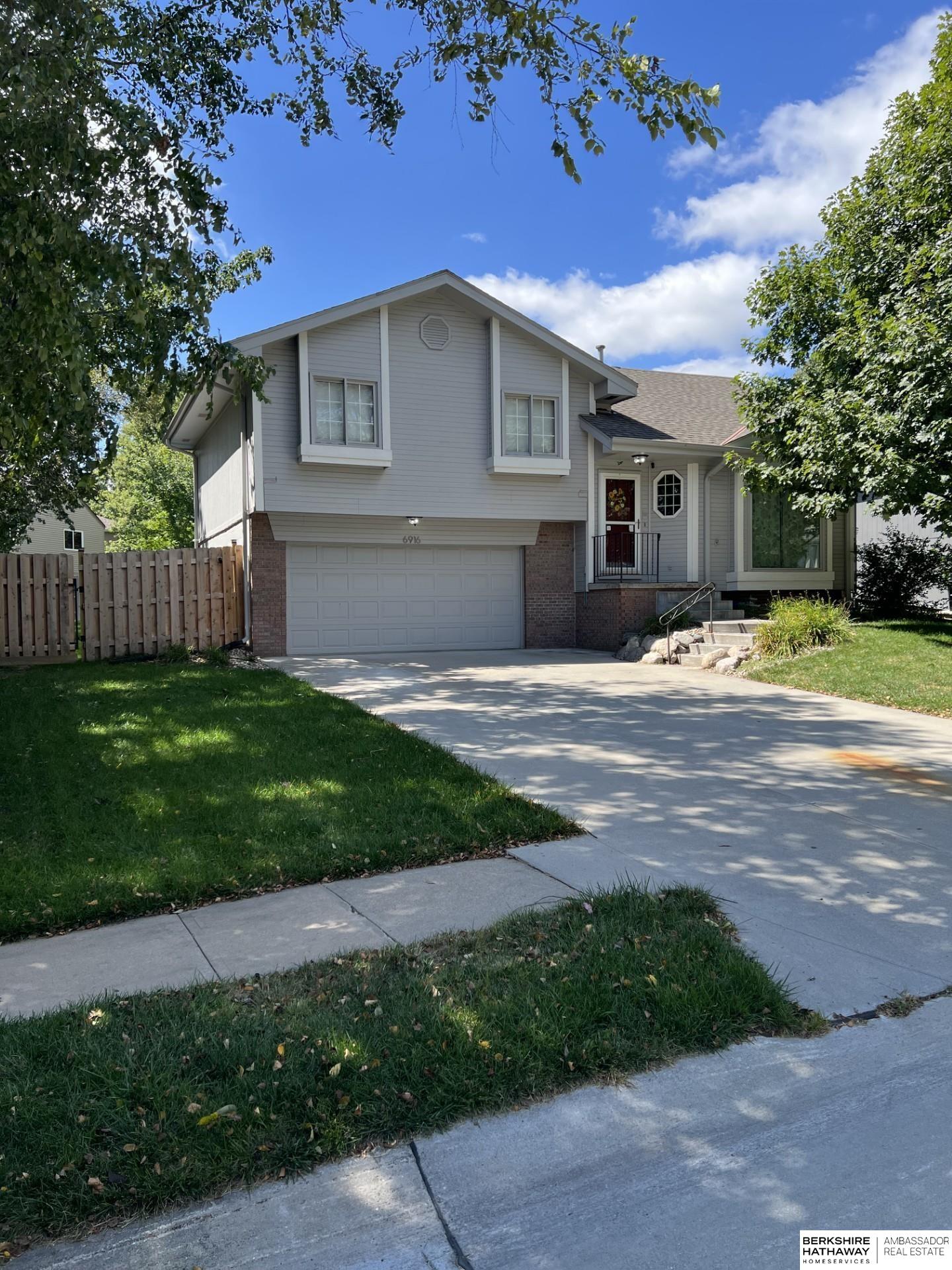 Omaha, Nebraska 68138, United States, 3 Bedrooms Bedrooms, ,2 BathroomsBathrooms,Residential,Active,205208