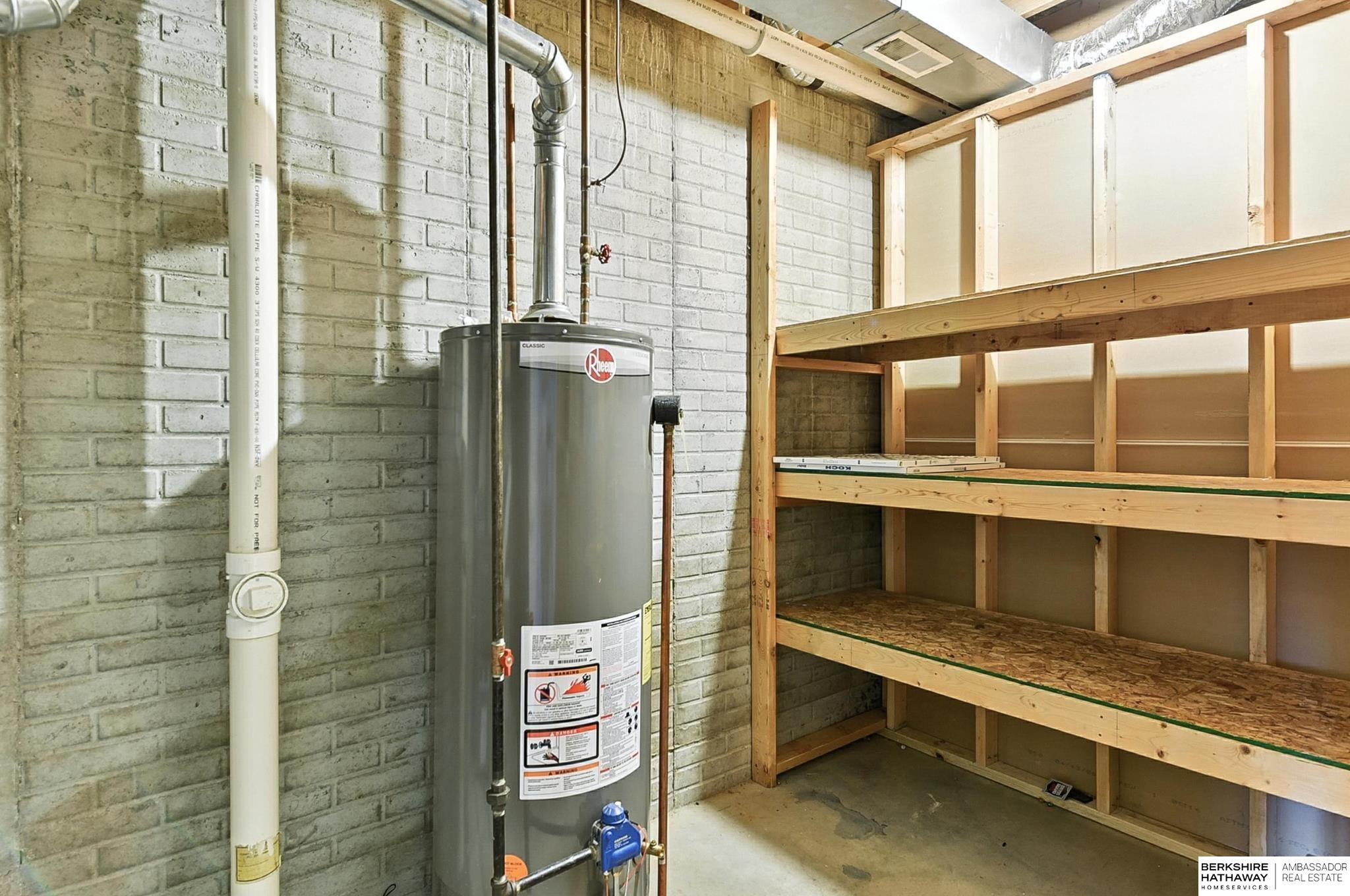 Omaha, Nebraska 68116, United States, 4 Bedrooms Bedrooms, ,3 BathroomsBathrooms,Residential,Pending,155159