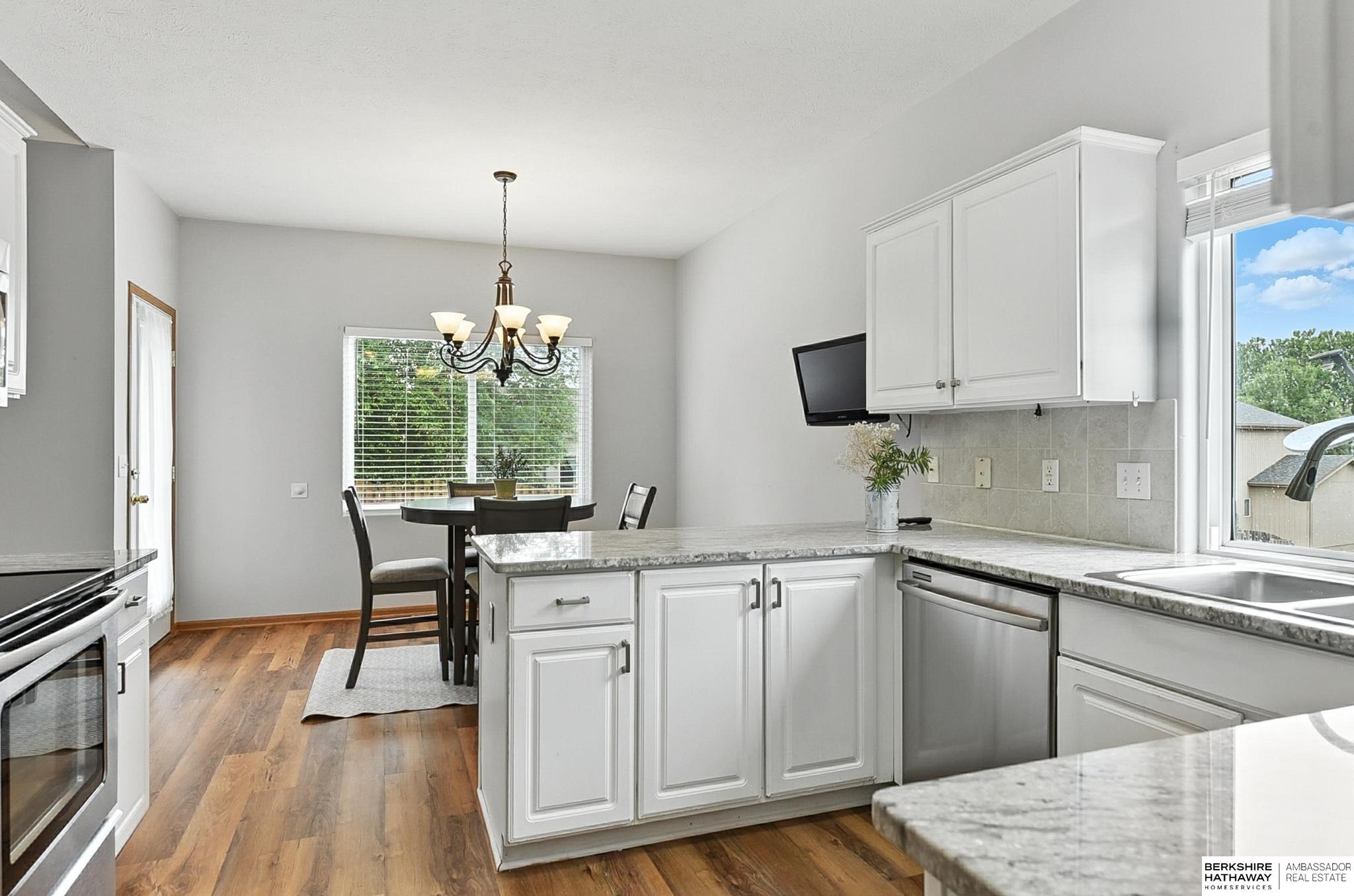 Omaha, Nebraska 68116, United States, 4 Bedrooms Bedrooms, ,3 BathroomsBathrooms,Residential,Pending,155159