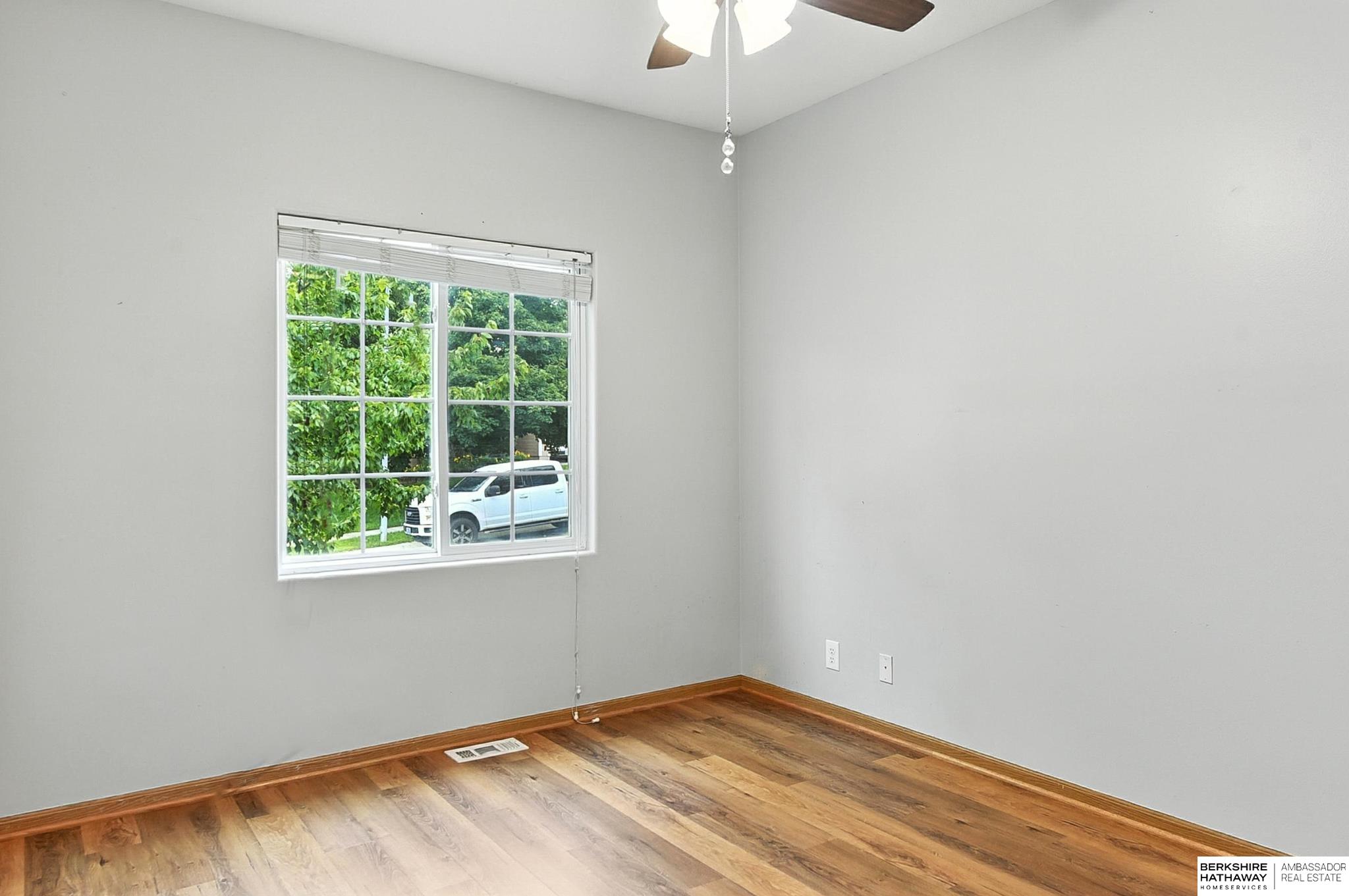 Omaha, Nebraska 68116, United States, 4 Bedrooms Bedrooms, ,3 BathroomsBathrooms,Residential,Pending,155159