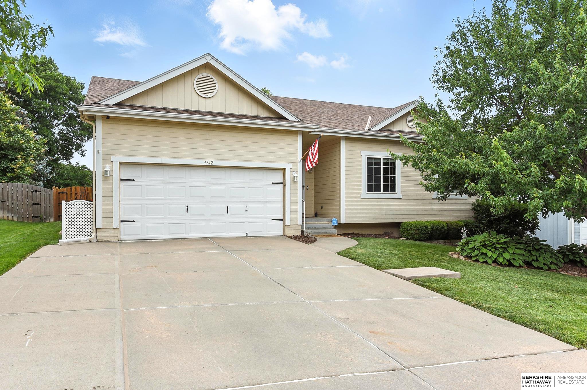 Omaha, Nebraska 68116, United States, 4 Bedrooms Bedrooms, ,3 BathroomsBathrooms,Residential,Pending,155159