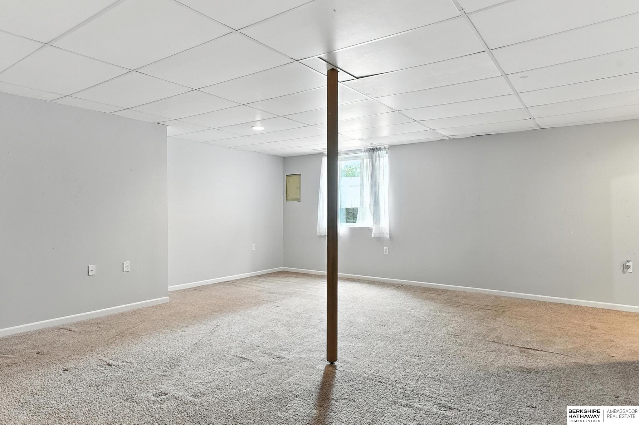 Omaha, Nebraska 68116, United States, 4 Bedrooms Bedrooms, ,3 BathroomsBathrooms,Residential,Pending,155159