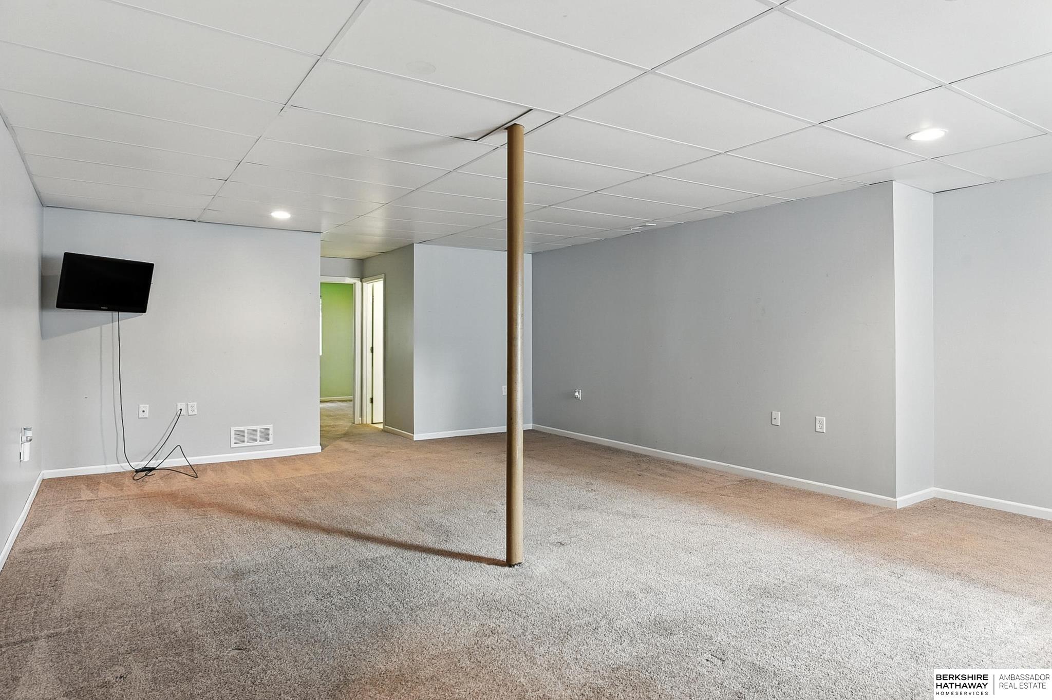 Omaha, Nebraska 68116, United States, 4 Bedrooms Bedrooms, ,3 BathroomsBathrooms,Residential,Pending,155159