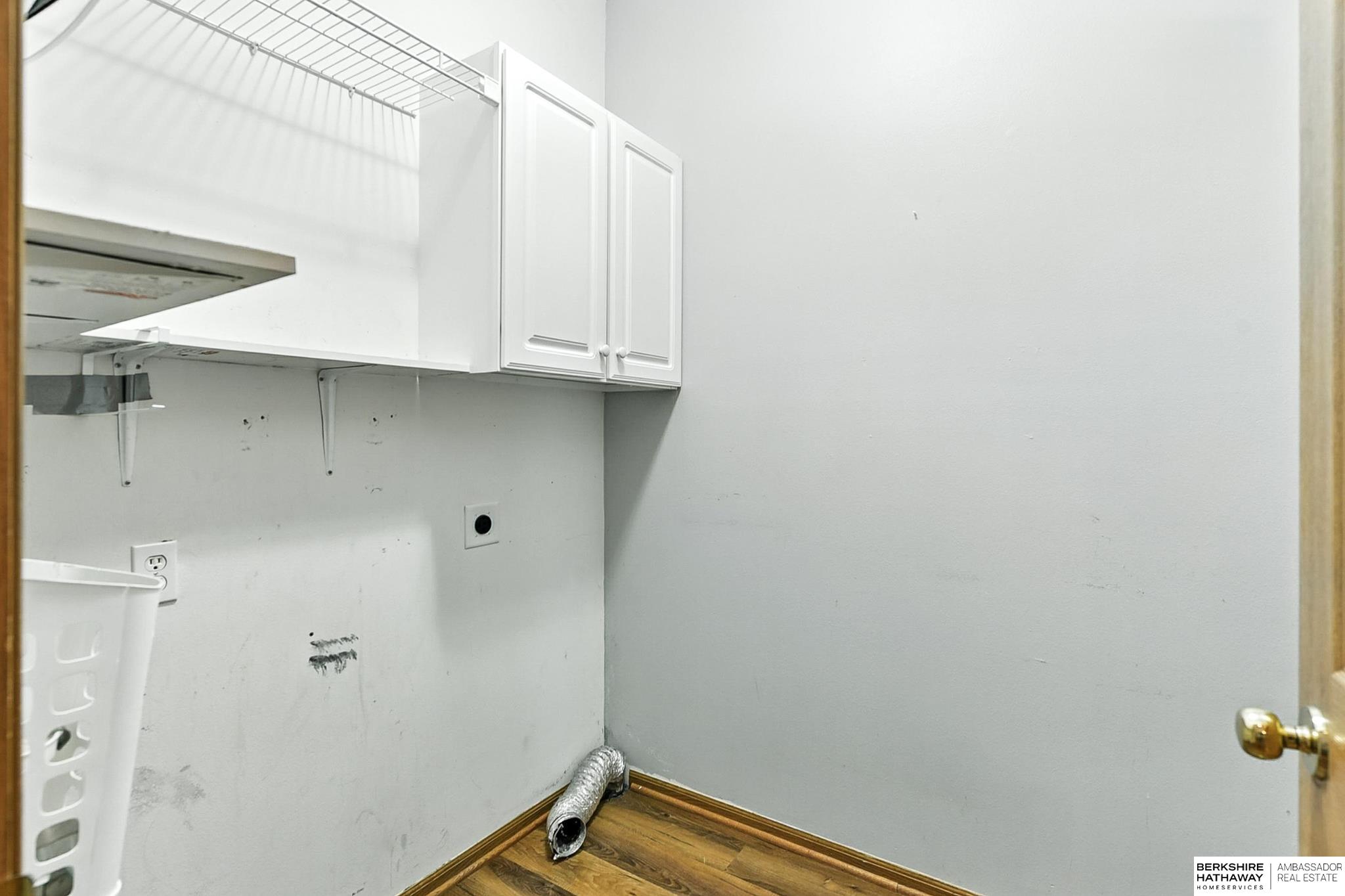 Omaha, Nebraska 68116, United States, 4 Bedrooms Bedrooms, ,3 BathroomsBathrooms,Residential,Pending,155159