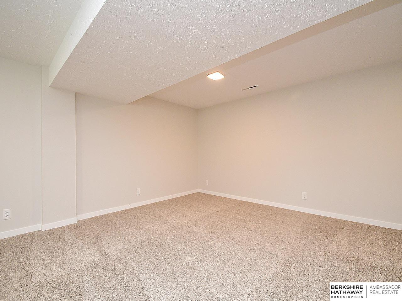 Omaha, Nebraska 68137, United States, 3 Bedrooms Bedrooms, ,2 BathroomsBathrooms,Residential,Active,160859