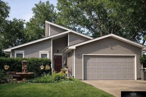 Photo of 4201 Browning Street, Lincoln, NE 68516 (MLS # 22606824)