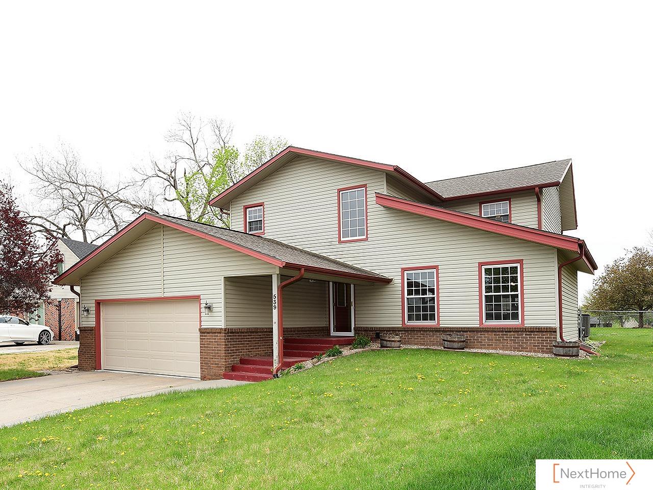 Photo 1 of 38 — 539 W Keating Circle, Lincoln, NE 68521