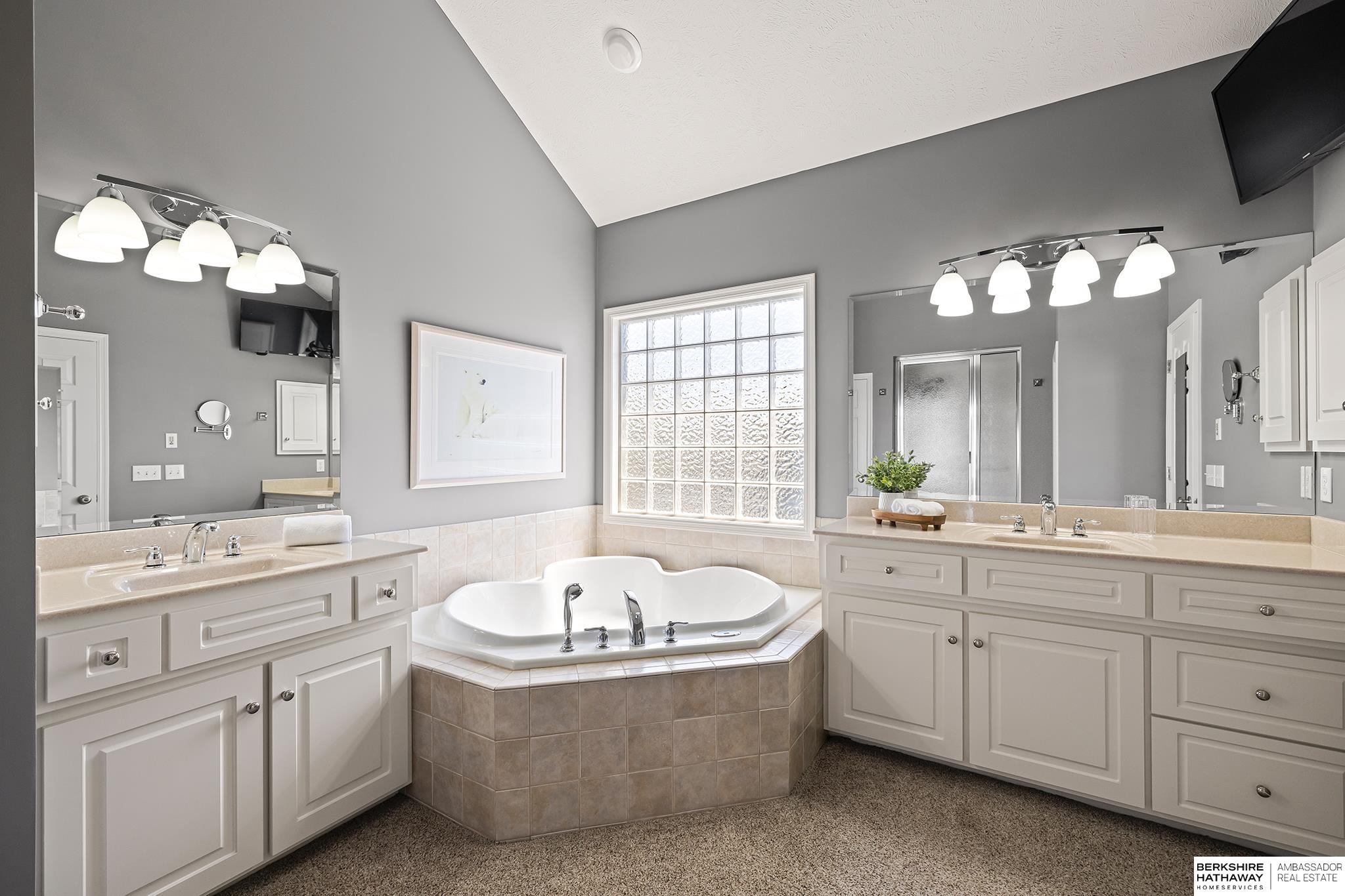 Omaha, Nebraska 68130, United States, 3 Bedrooms Bedrooms, ,3 BathroomsBathrooms,Residential,Active,126225