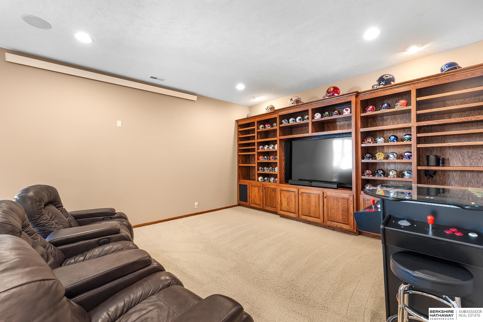 Omaha, Nebraska 68130, United States, 3 Bedrooms Bedrooms, ,3 BathroomsBathrooms,Residential,Active,126225