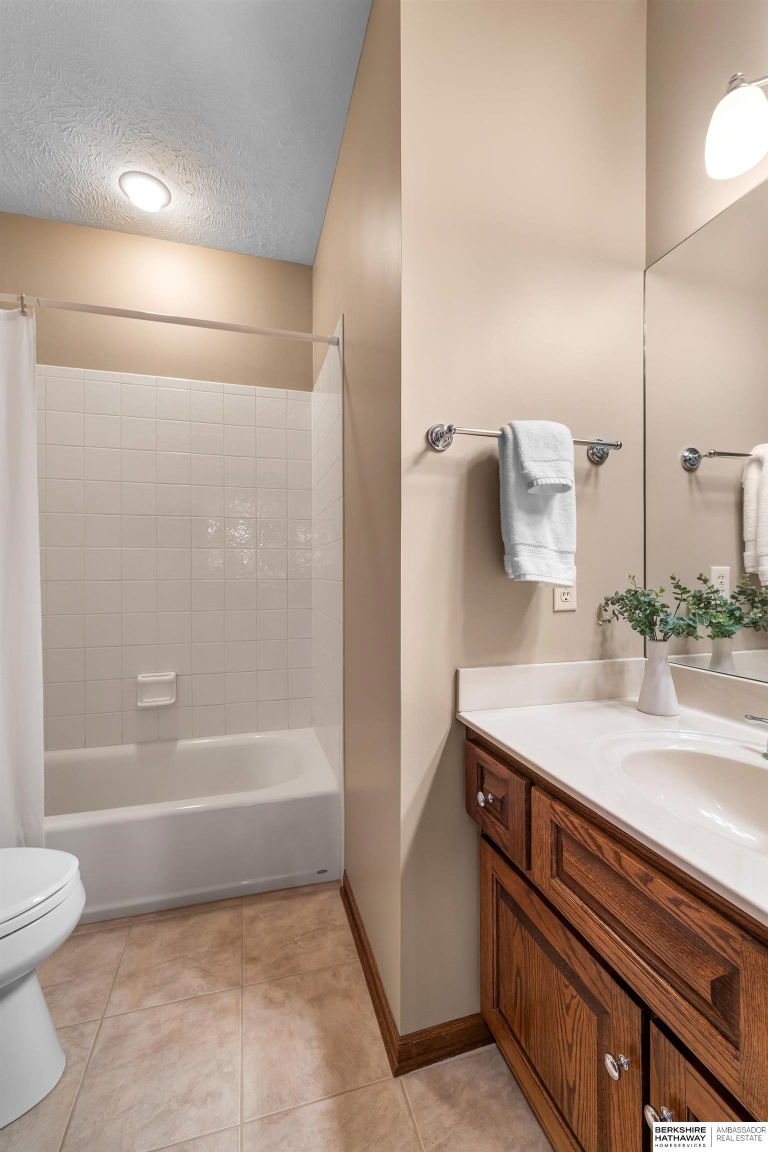 Omaha, Nebraska 68130, United States, 3 Bedrooms Bedrooms, ,3 BathroomsBathrooms,Residential,Active,126225