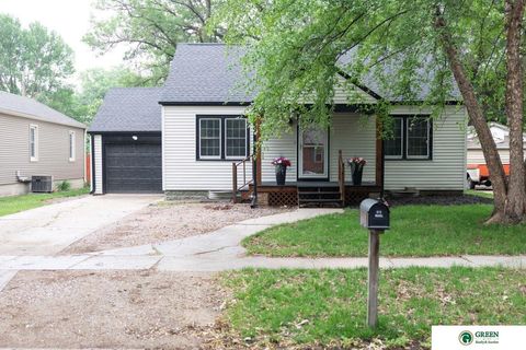 Photo of 1318 N Kiplinger Avenue, York, NE 68467 (MLS # 22534592)