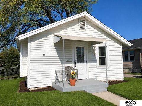 Photo of 6254 S 36th Avenue, Omaha, NE 68107 (MLS # 22615623)