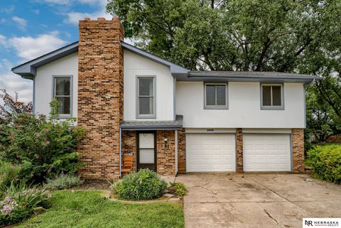 Photo of 5618 N 116th Avenue Circle, Omaha, NE 68164 (MLS # 22514495)
