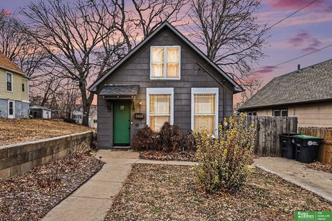 Photo of 2502 Pierce Street, Omaha, NE 68105 (MLS # 22603460)