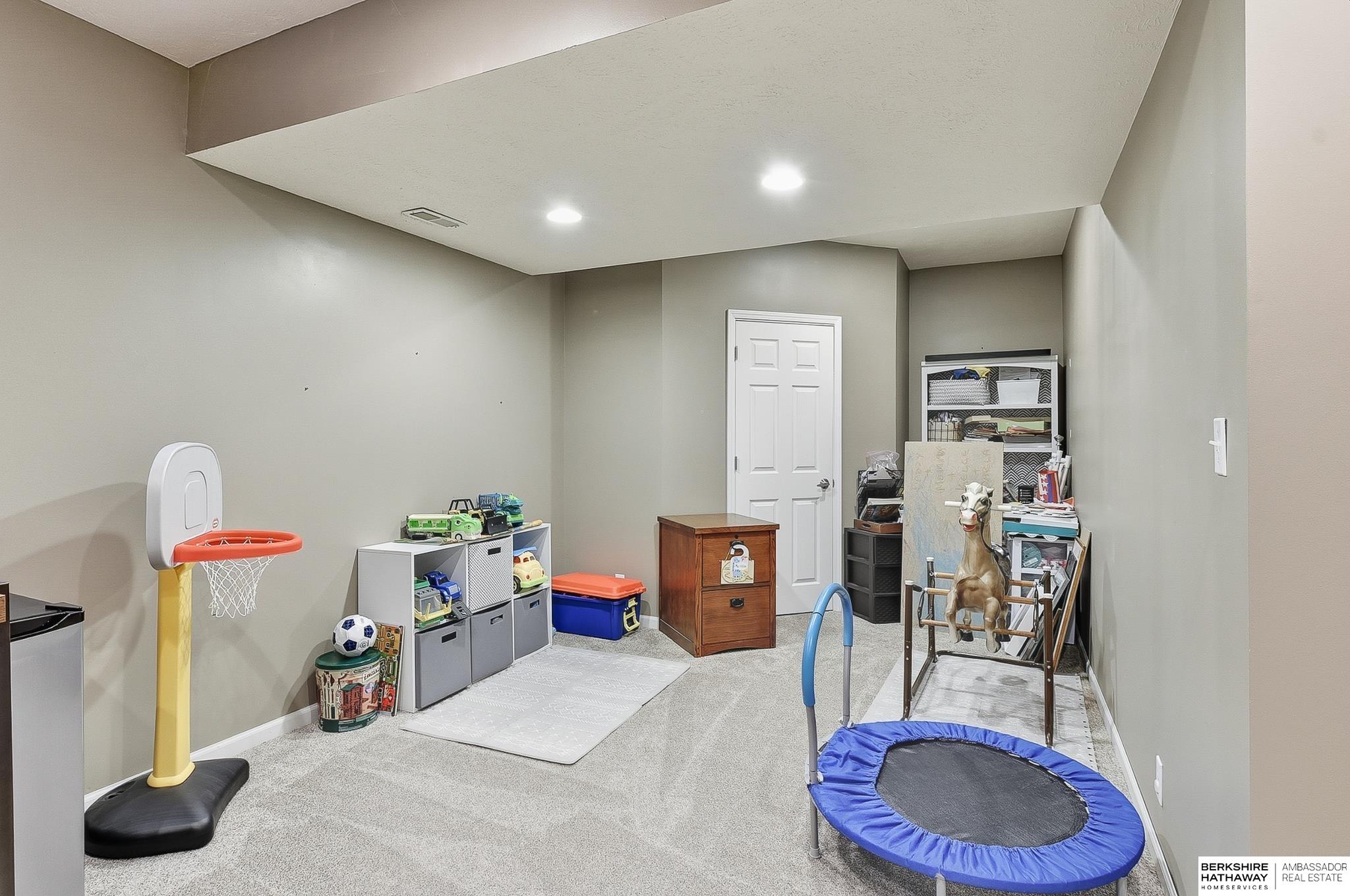 Omaha, Nebraska 68135, United States, 3 Bedrooms Bedrooms, ,3 BathroomsBathrooms,Residential,Active,233354