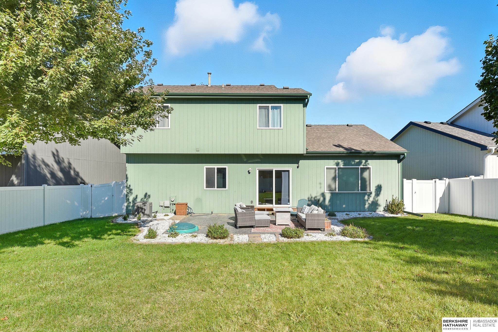 Omaha, Nebraska 68135, United States, 3 Bedrooms Bedrooms, ,3 BathroomsBathrooms,Residential,Active,233354