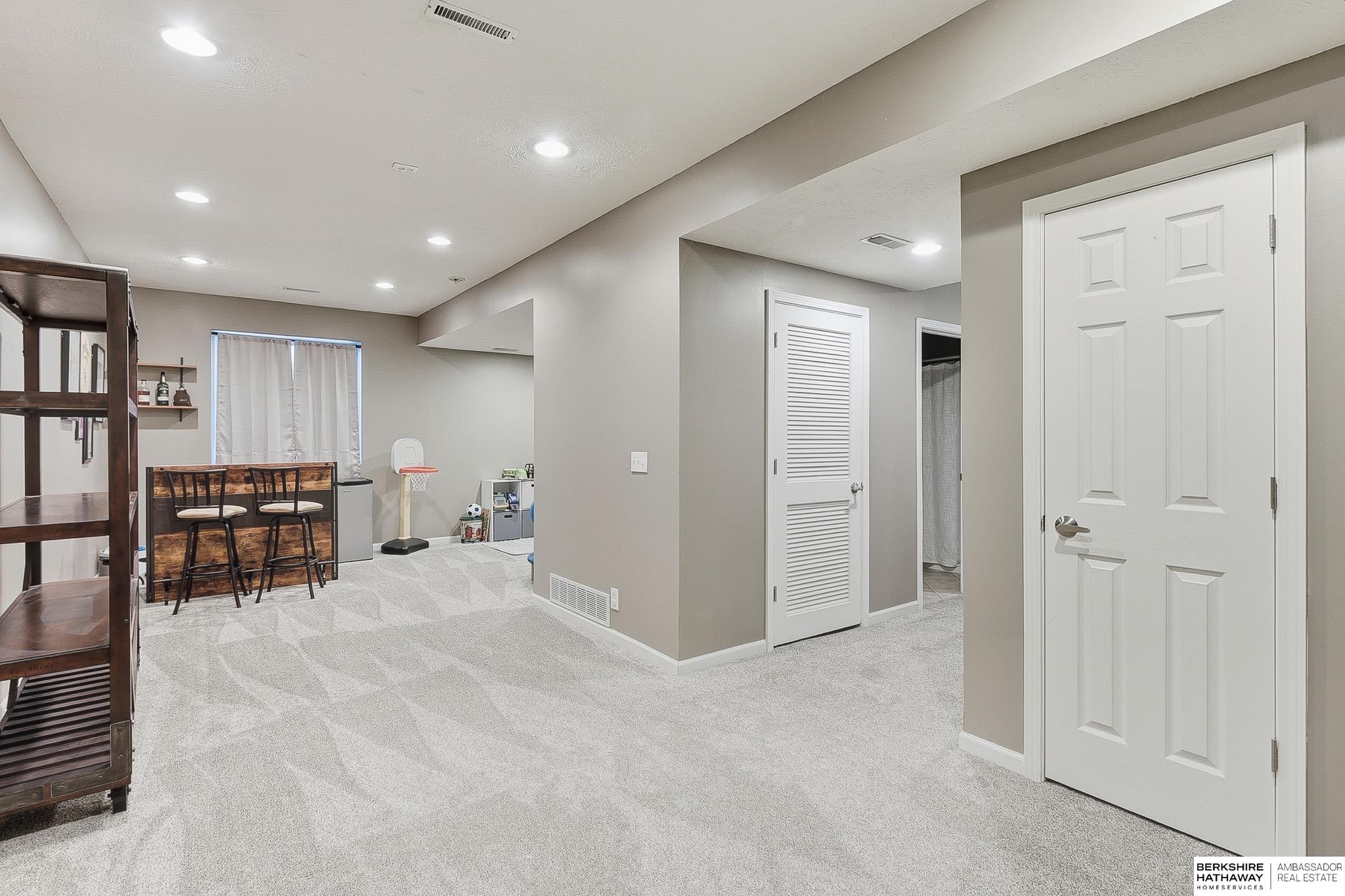 Omaha, Nebraska 68135, United States, 3 Bedrooms Bedrooms, ,3 BathroomsBathrooms,Residential,Active,233354