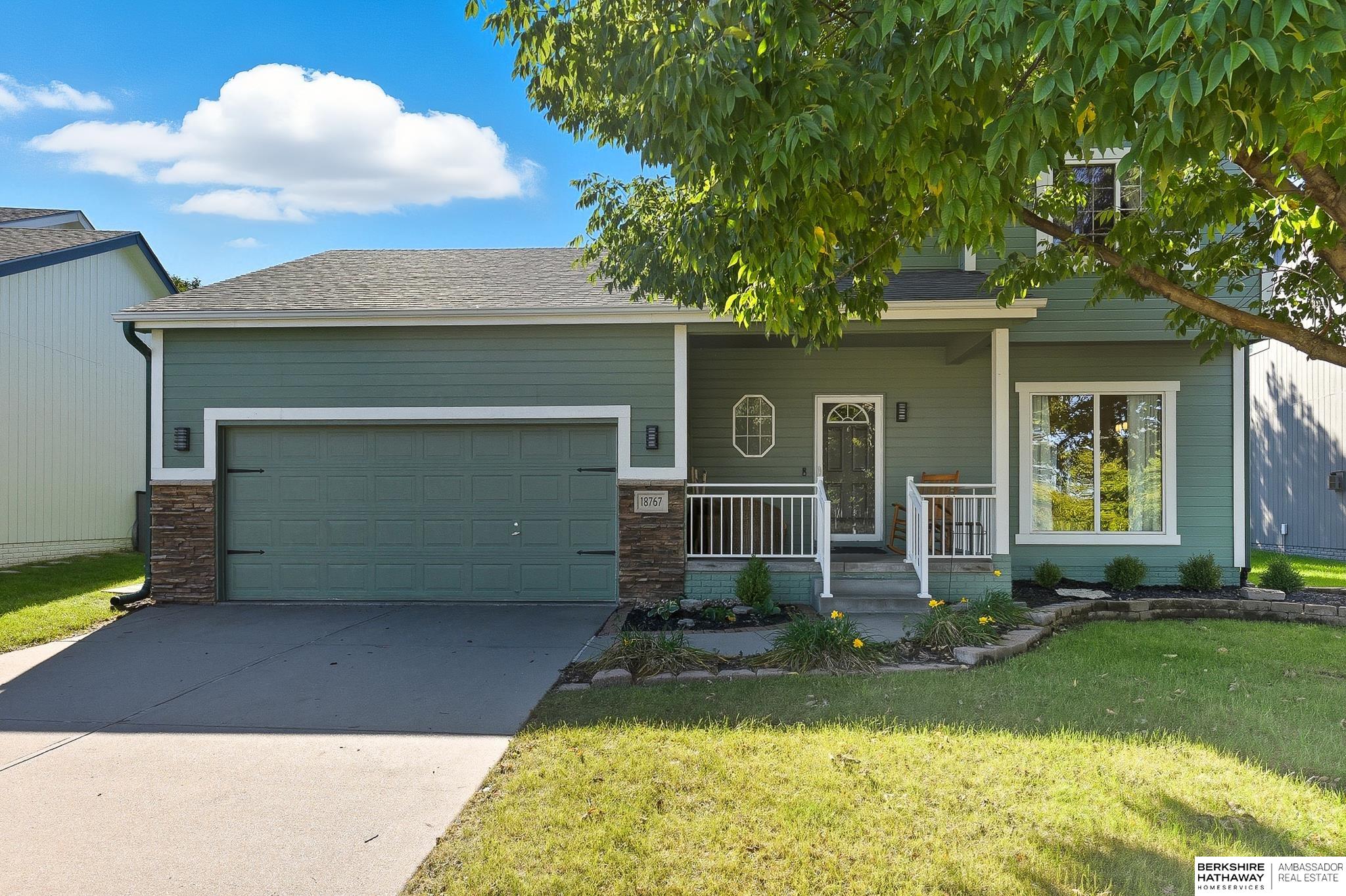 Omaha, Nebraska 68135, United States, 3 Bedrooms Bedrooms, ,3 BathroomsBathrooms,Residential,Active,233354