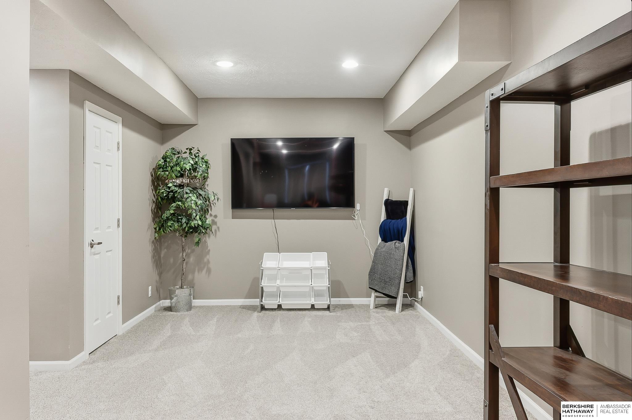 Omaha, Nebraska 68135, United States, 3 Bedrooms Bedrooms, ,3 BathroomsBathrooms,Residential,Active,233354