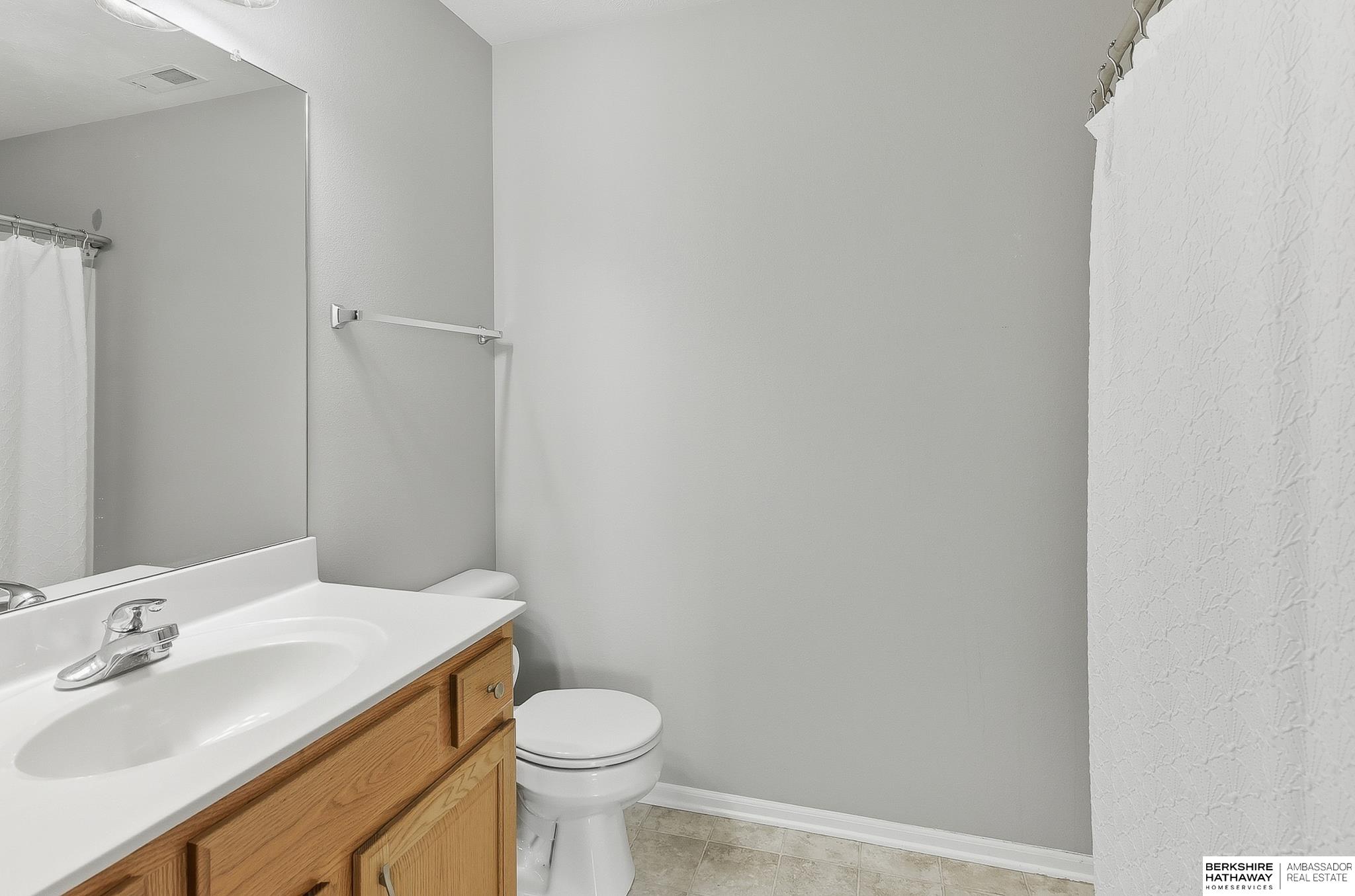 Omaha, Nebraska 68135, United States, 3 Bedrooms Bedrooms, ,3 BathroomsBathrooms,Residential,Active,233354