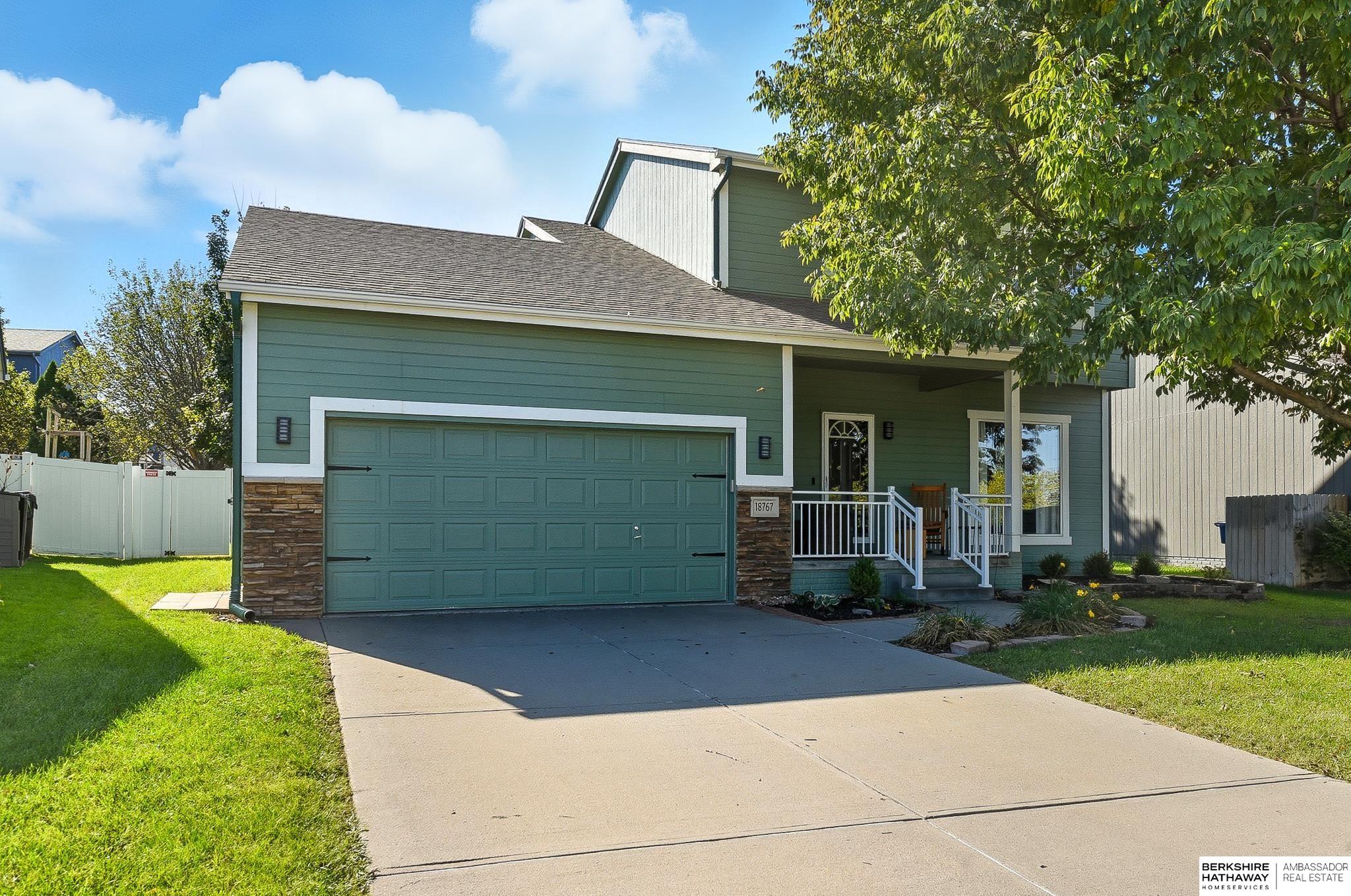 Omaha, Nebraska 68135, United States, 3 Bedrooms Bedrooms, ,3 BathroomsBathrooms,Residential,Active,233354