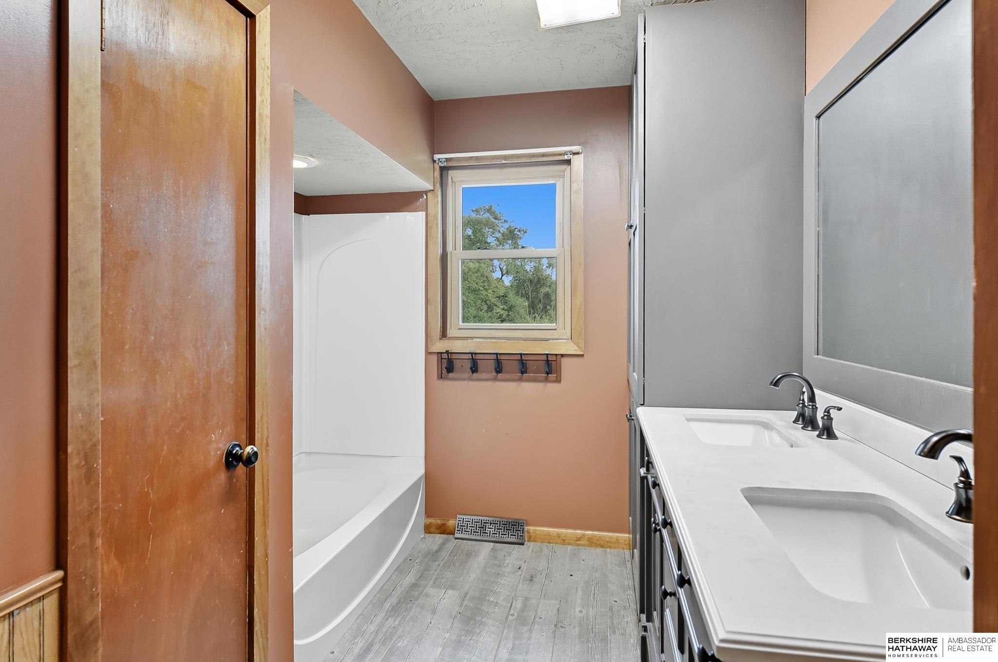 Arlington, Nebraska 68002, United States, 5 Bedrooms Bedrooms, ,2 BathroomsBathrooms,Residential,Active,207499