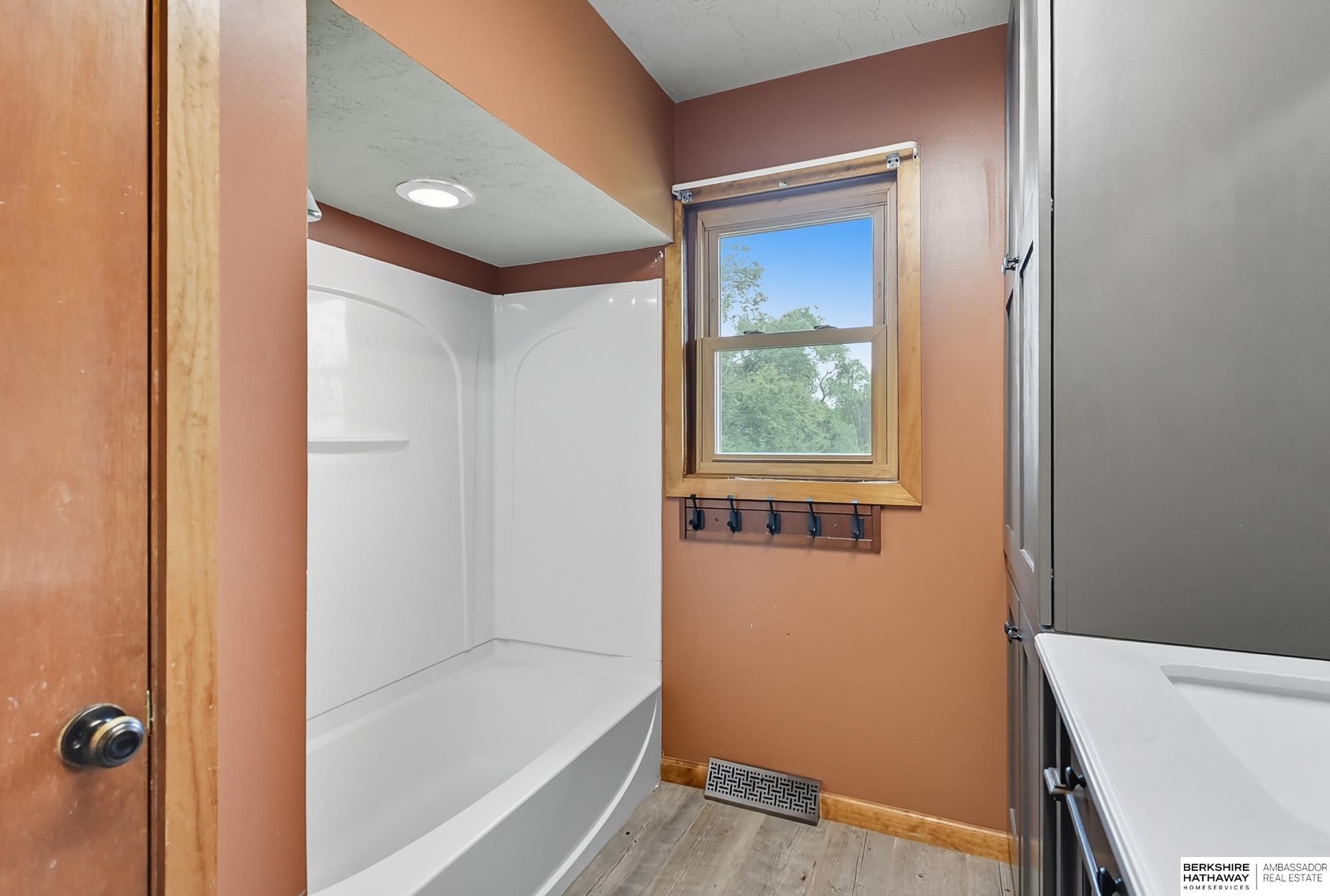 Arlington, Nebraska 68002, United States, 5 Bedrooms Bedrooms, ,2 BathroomsBathrooms,Residential,Active,207499