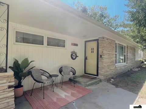 Photo of 2820 S 33rd Street, Lincoln, NE 68506 (MLS # 22607209)