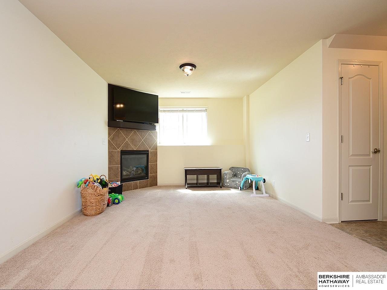 Elkhorn, Nebraska 68022, United States, 3 Bedrooms Bedrooms, ,2 BathroomsBathrooms,Residential,Pending,131220