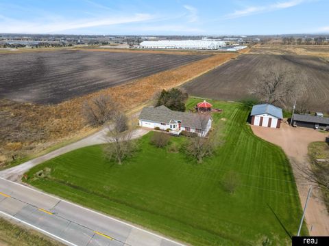 Photo of 26110 W Maple Road, Waterloo, NE 68069 (MLS # 22621173)