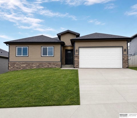 Photo of 7706 S 33 Avenue, Omaha, NE 68147 (MLS # 22626446)