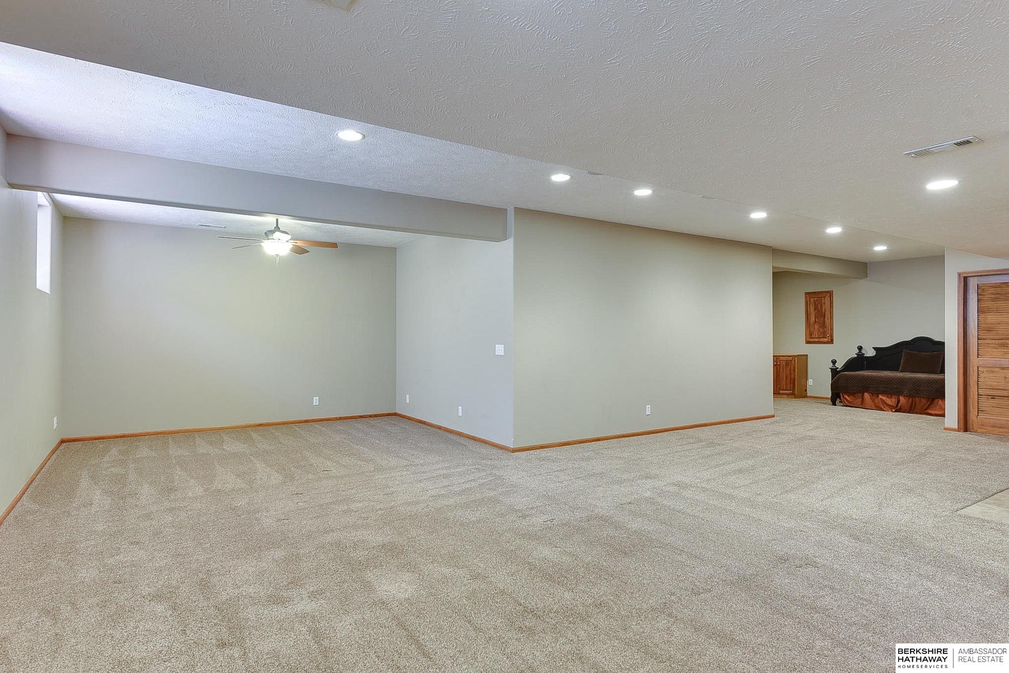 Omaha, Nebraska 68130, United States, 3 Bedrooms Bedrooms, ,3 BathroomsBathrooms,Residential,Active,111590