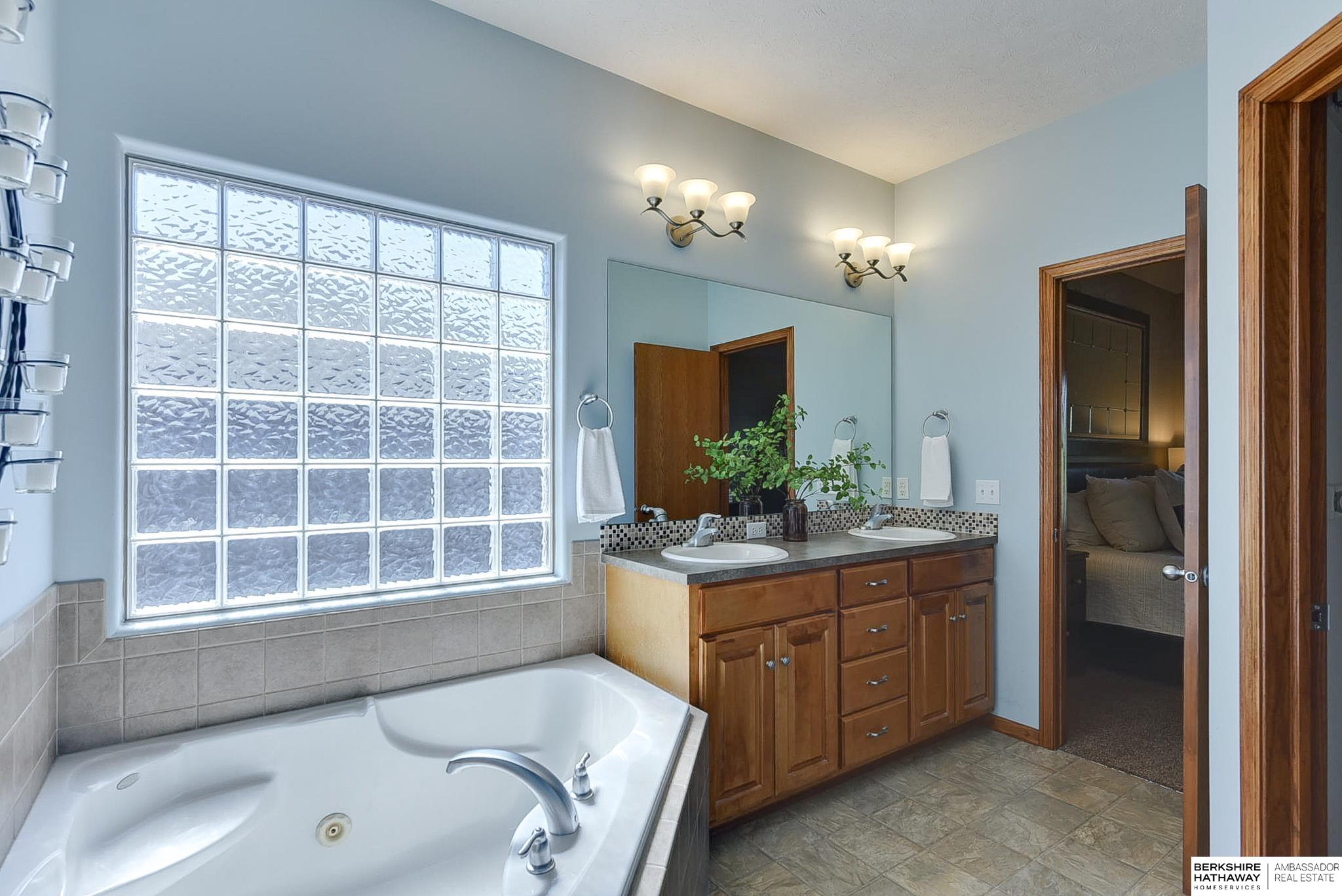 Omaha, Nebraska 68130, United States, 3 Bedrooms Bedrooms, ,3 BathroomsBathrooms,Residential,Active,111590