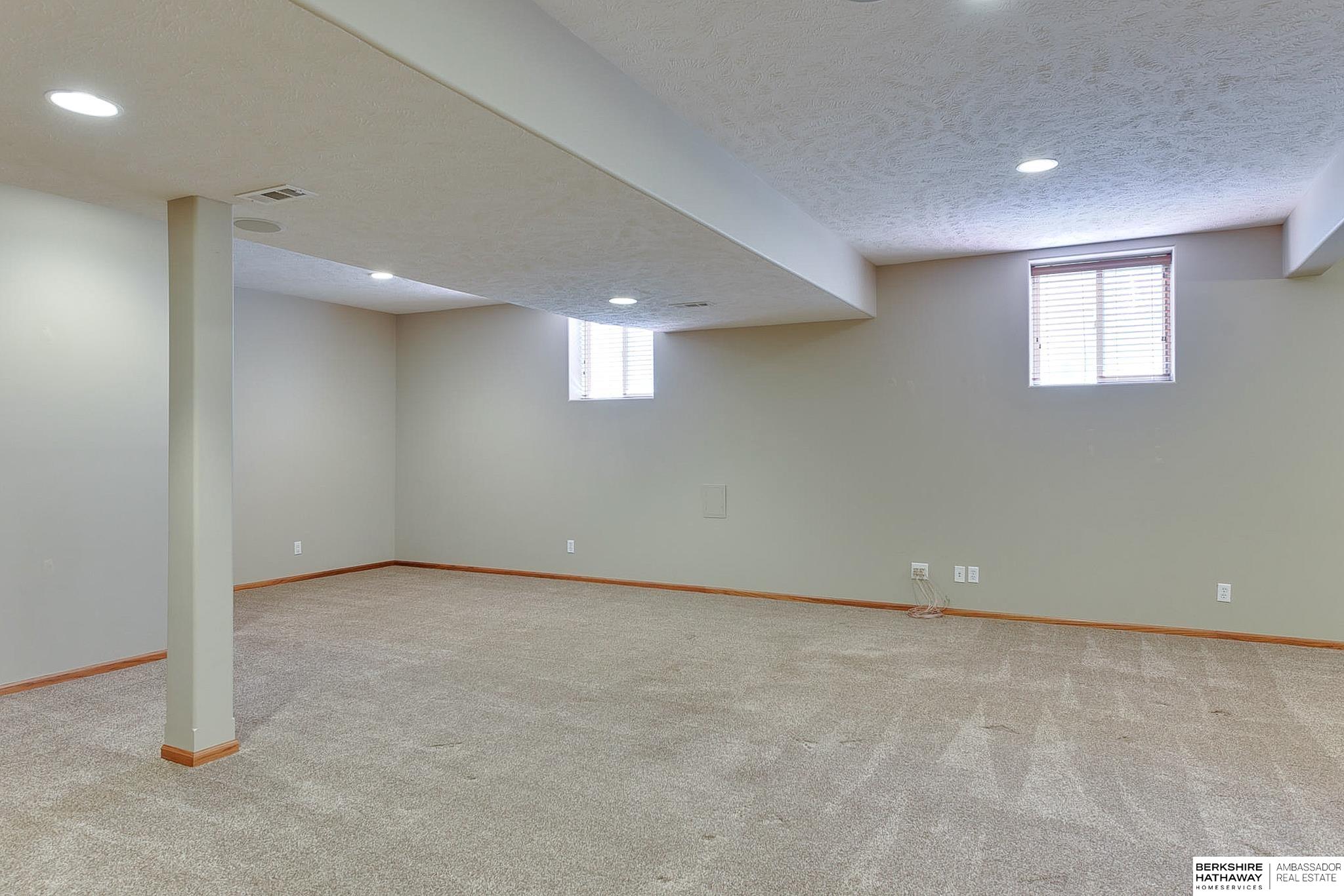 Omaha, Nebraska 68130, United States, 3 Bedrooms Bedrooms, ,3 BathroomsBathrooms,Residential,Active,111590