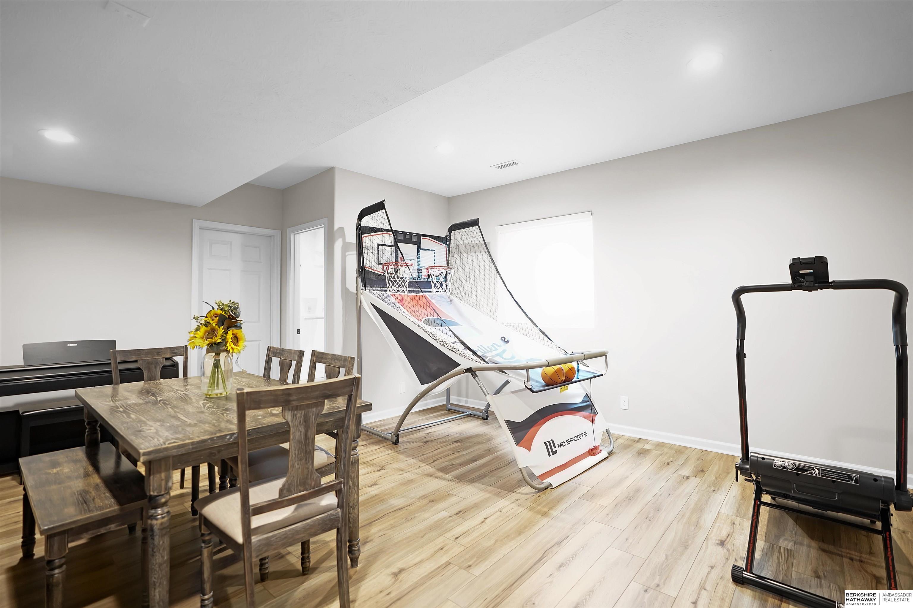 Omaha, Nebraska 68130, United States, 4 Bedrooms Bedrooms, ,3 BathroomsBathrooms,Residential,Active,221036