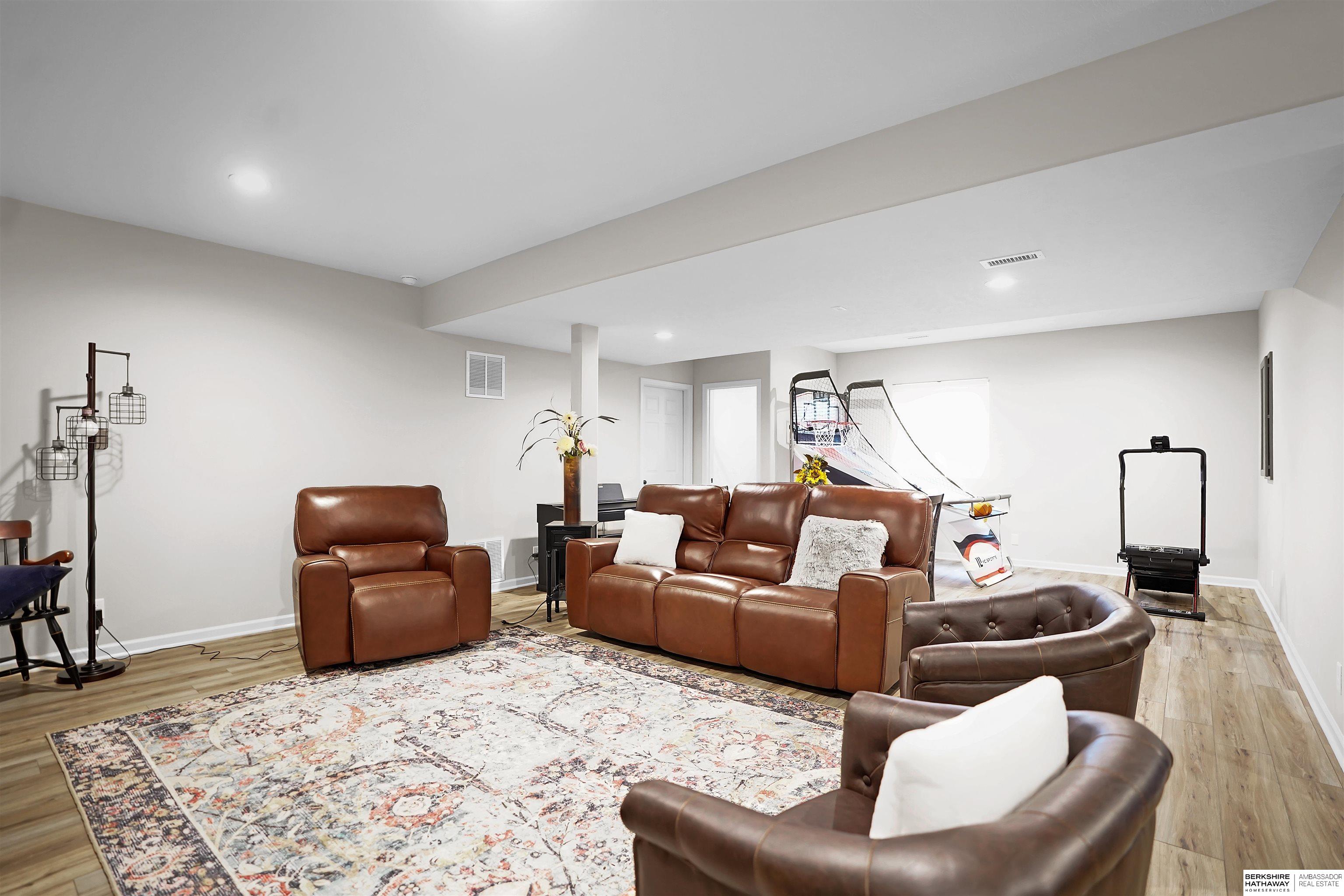 Omaha, Nebraska 68130, United States, 4 Bedrooms Bedrooms, ,3 BathroomsBathrooms,Residential,Active,221036