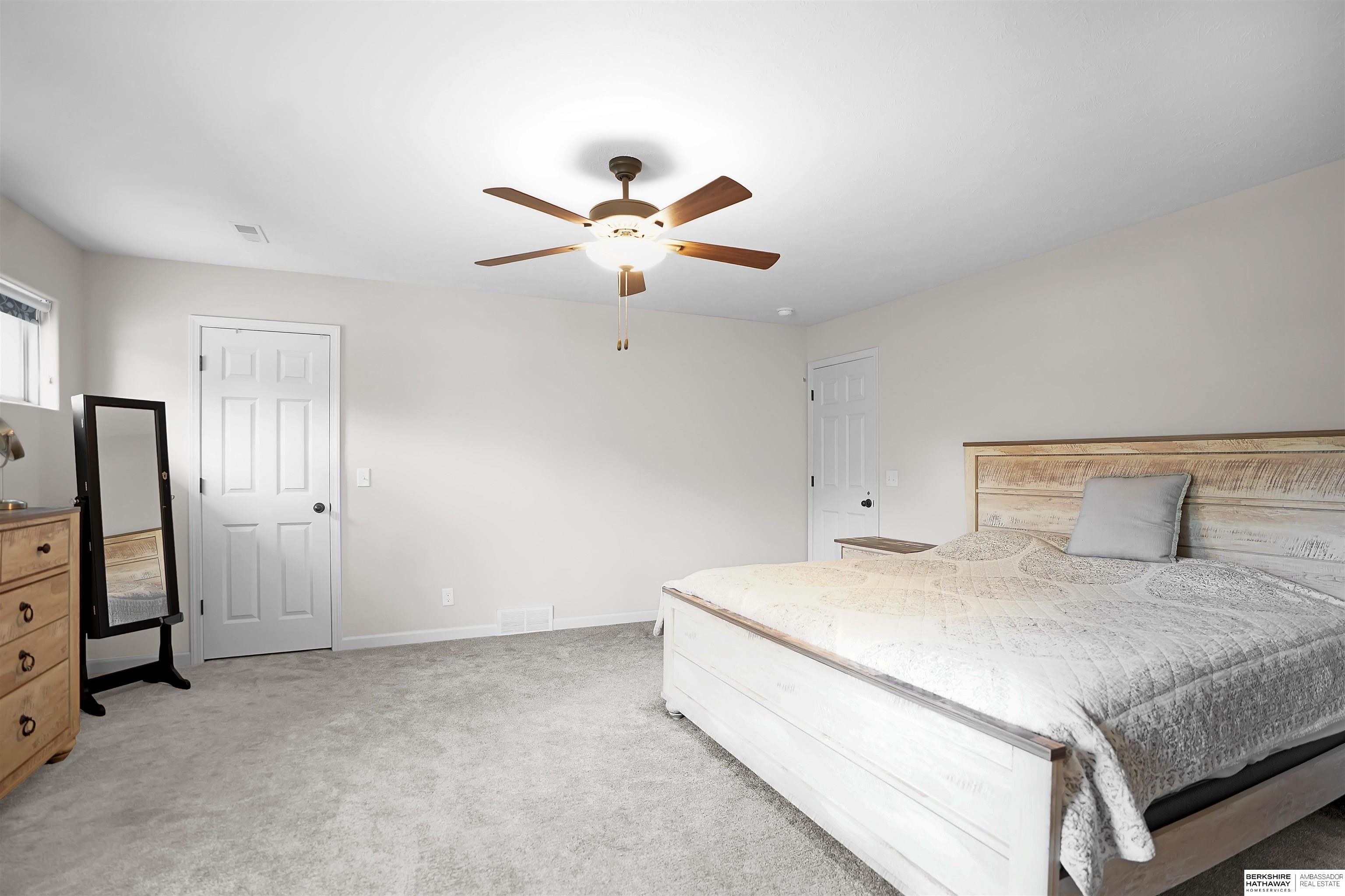 Omaha, Nebraska 68130, United States, 4 Bedrooms Bedrooms, ,3 BathroomsBathrooms,Residential,Active,221036