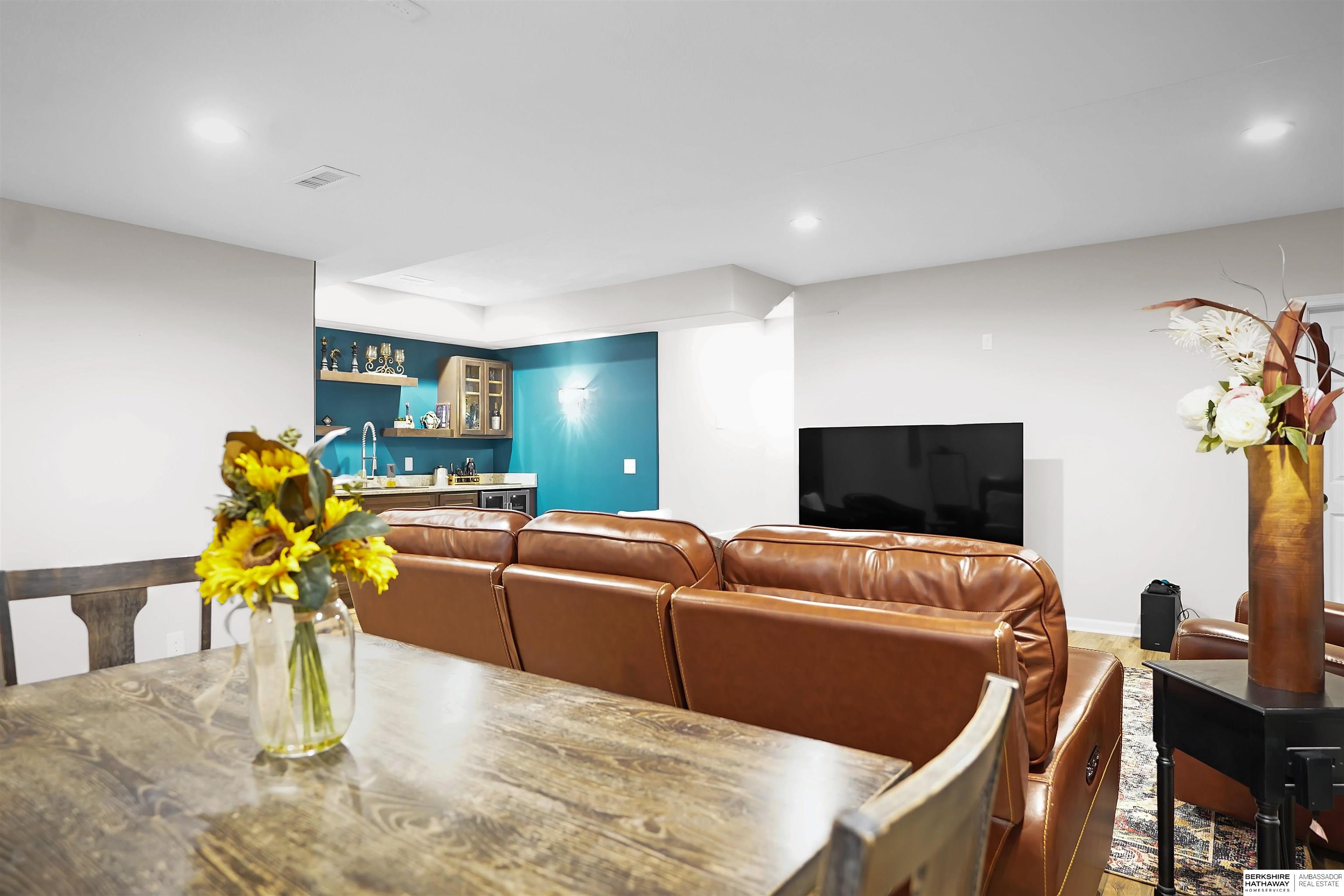 Omaha, Nebraska 68130, United States, 4 Bedrooms Bedrooms, ,3 BathroomsBathrooms,Residential,Active,221036