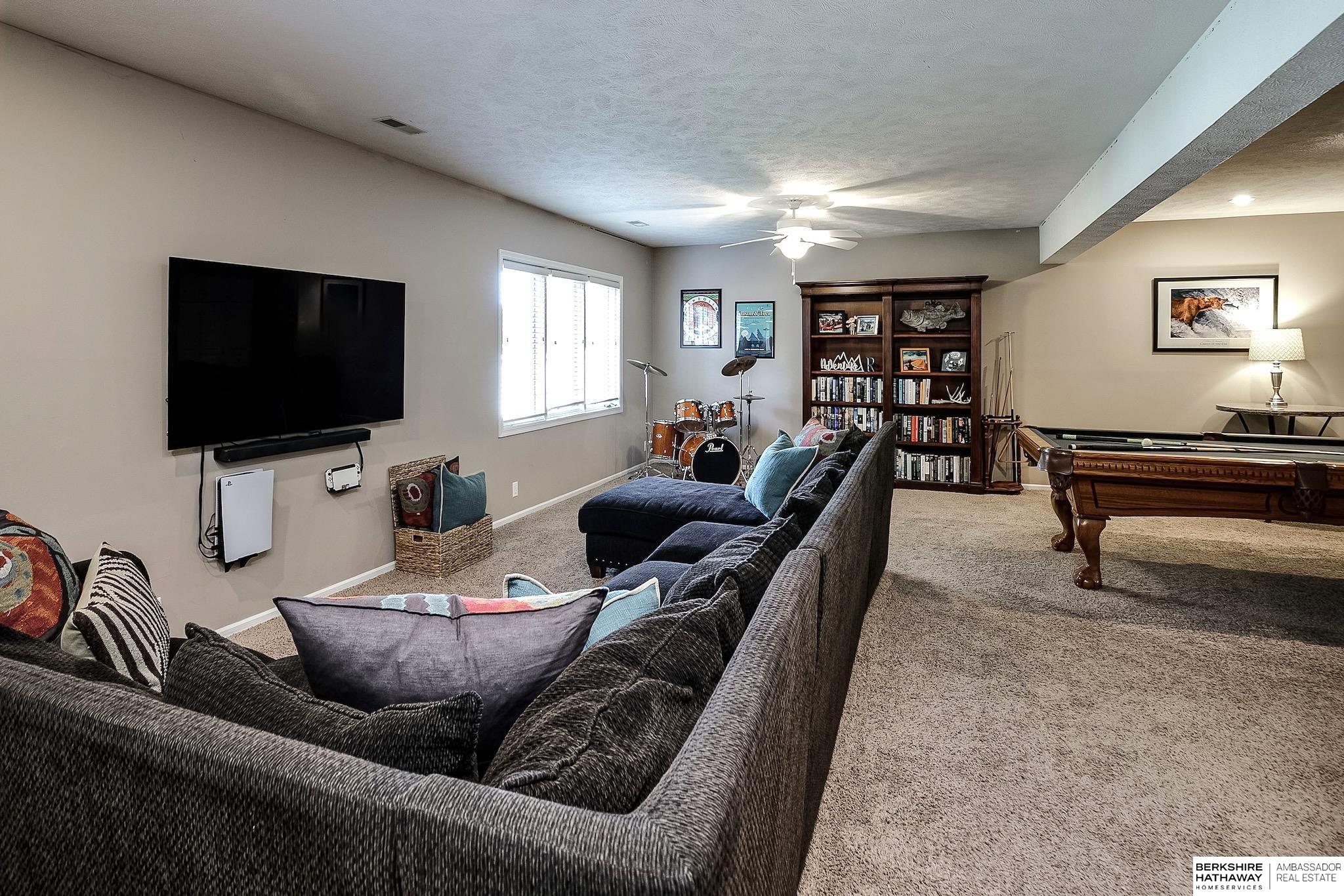 Omaha, Nebraska 68116, United States, 5 Bedrooms Bedrooms, ,4 BathroomsBathrooms,Residential,Active,220771