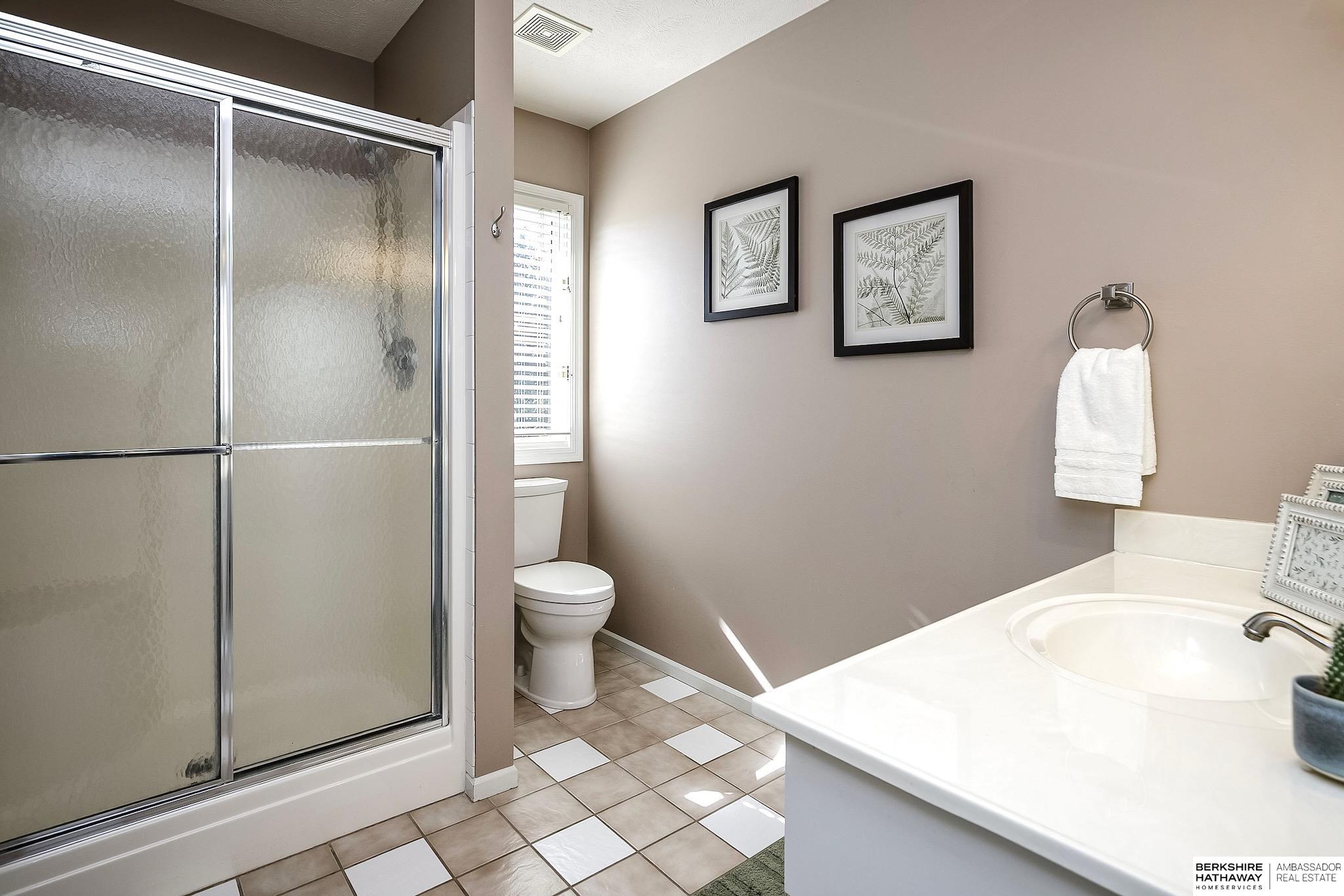 Omaha, Nebraska 68116, United States, 5 Bedrooms Bedrooms, ,4 BathroomsBathrooms,Residential,Active,220771