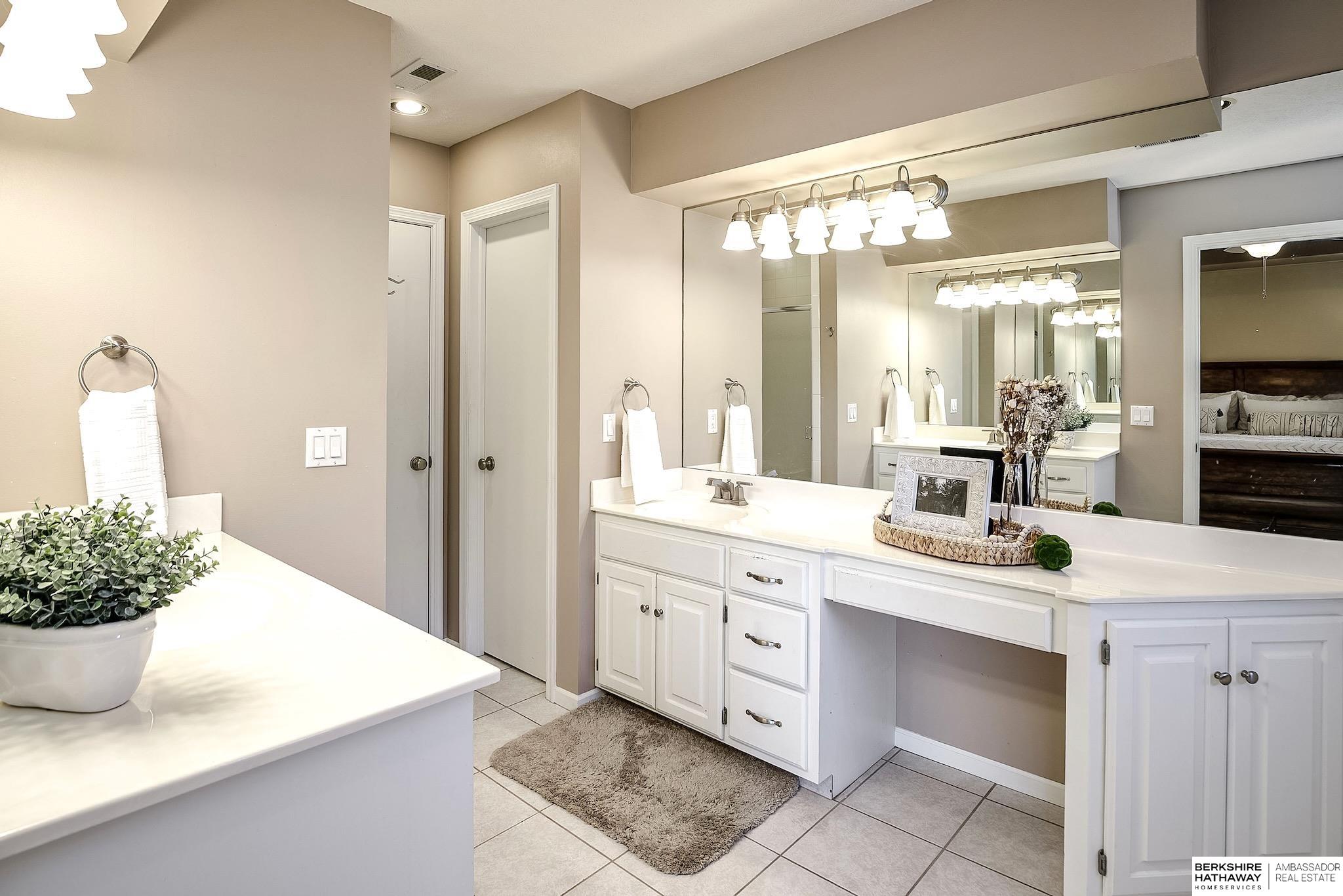 Omaha, Nebraska 68116, United States, 5 Bedrooms Bedrooms, ,4 BathroomsBathrooms,Residential,Active,220771