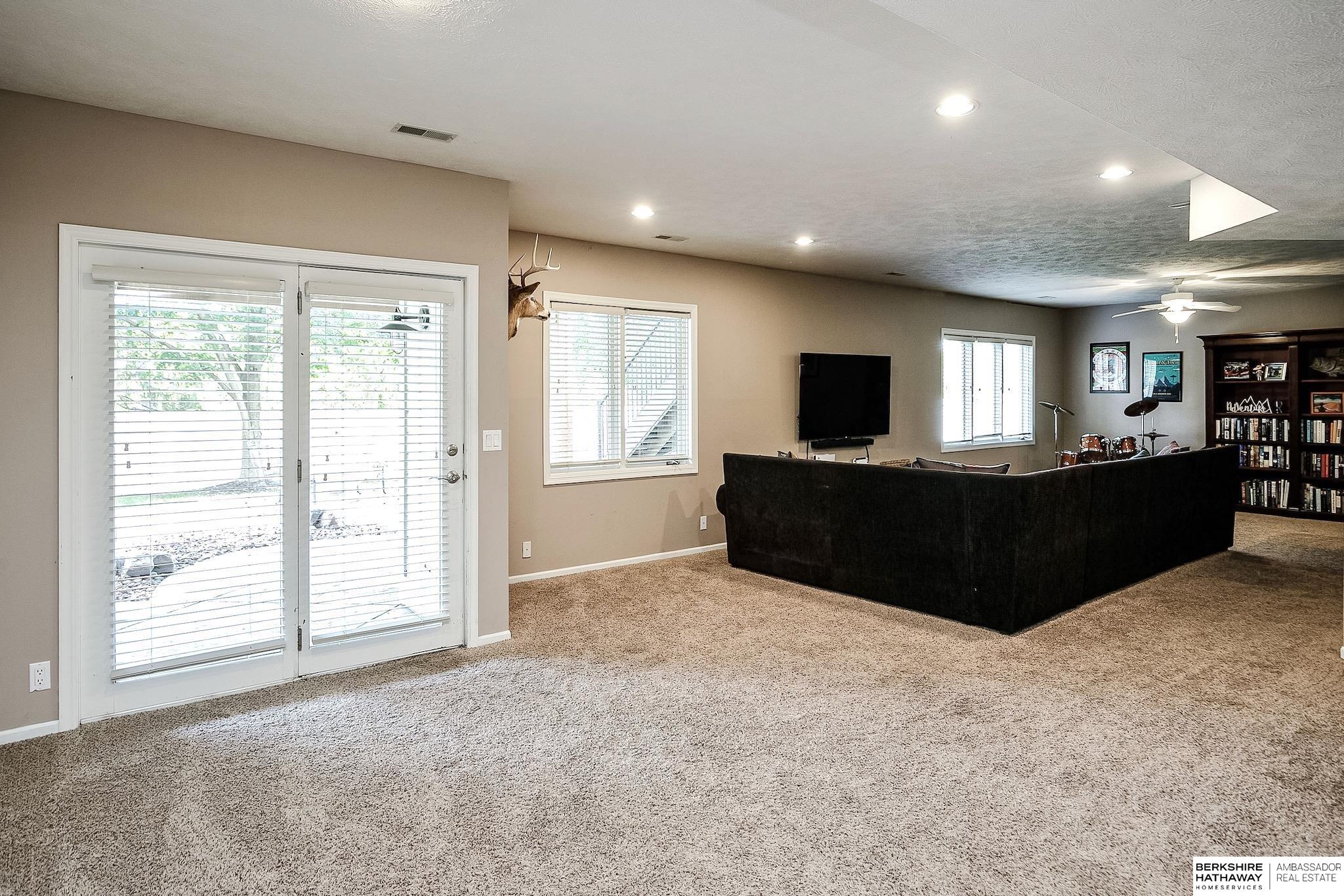 Omaha, Nebraska 68116, United States, 5 Bedrooms Bedrooms, ,4 BathroomsBathrooms,Residential,Active,220771