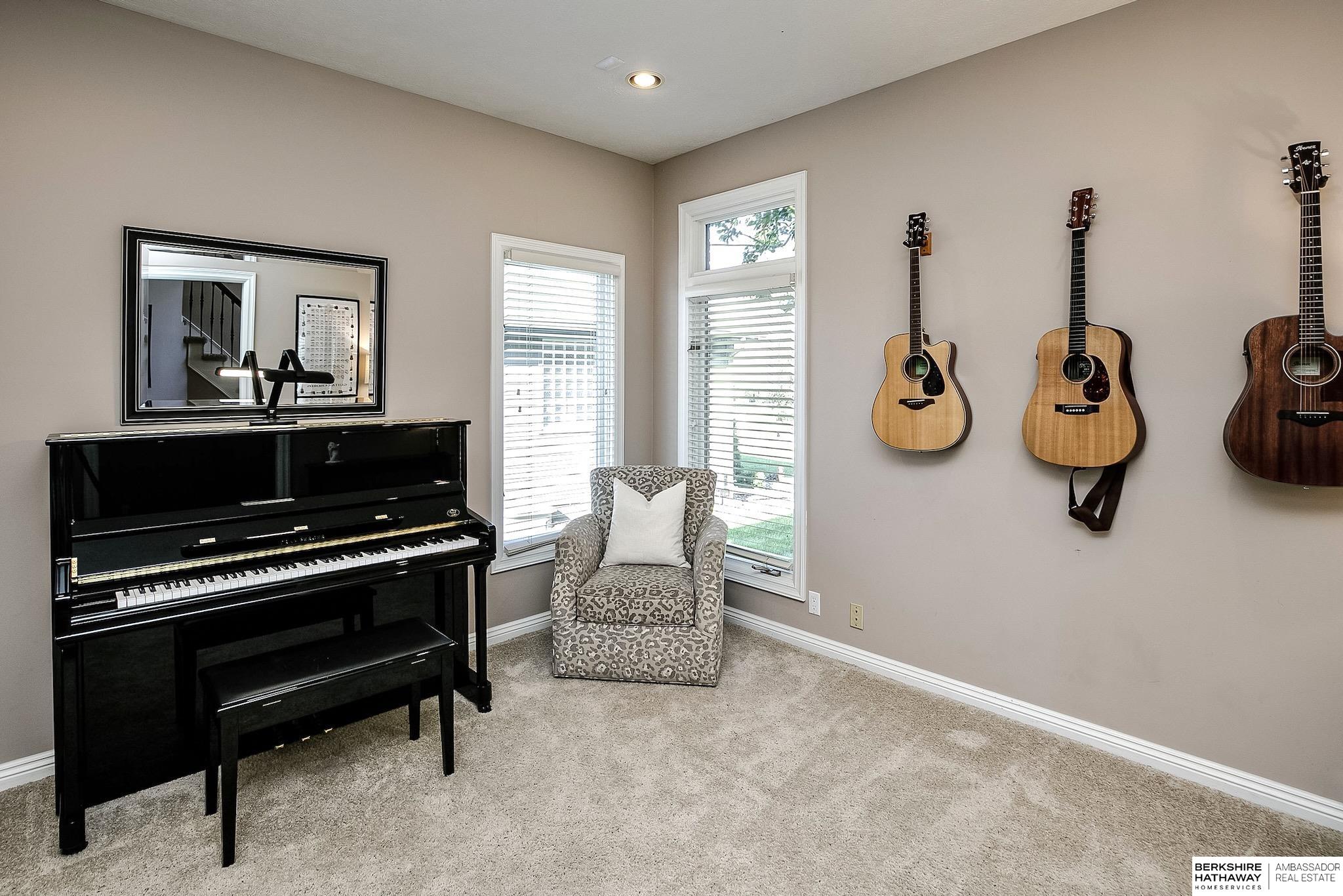 Omaha, Nebraska 68116, United States, 5 Bedrooms Bedrooms, ,4 BathroomsBathrooms,Residential,Active,220771